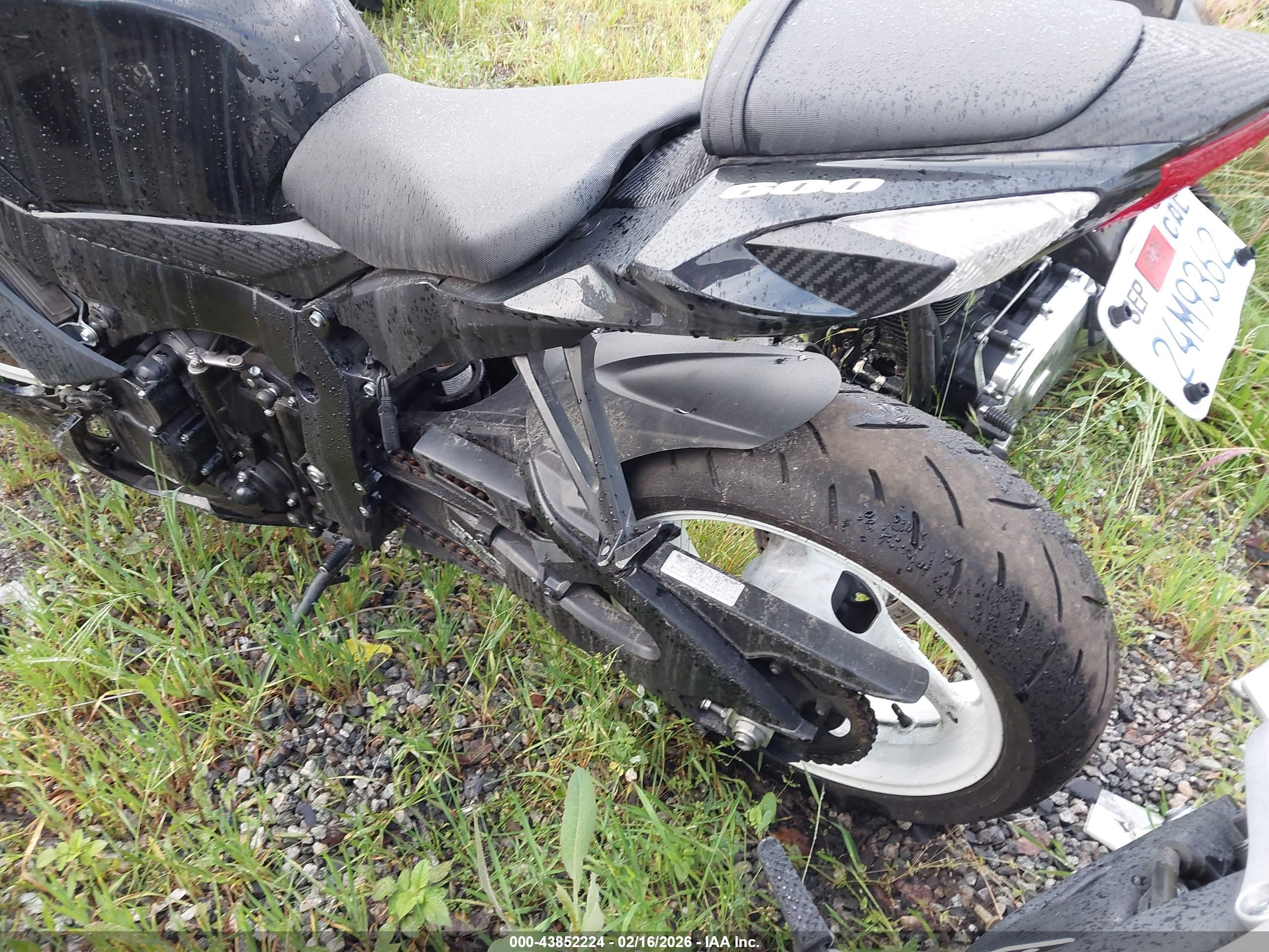 SUZUKI GSX-R600 image 3