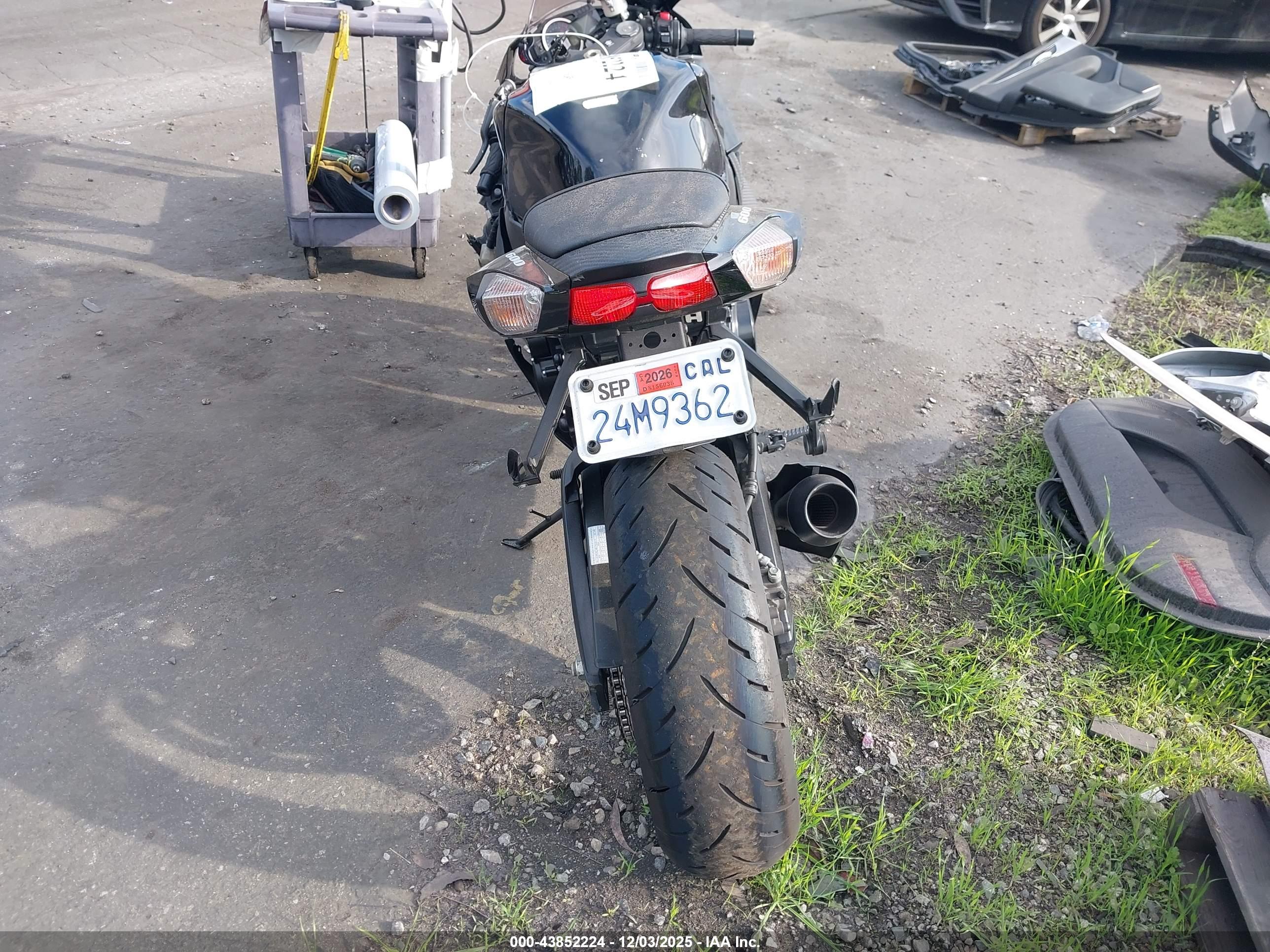SUZUKI GSX-R600 image 6