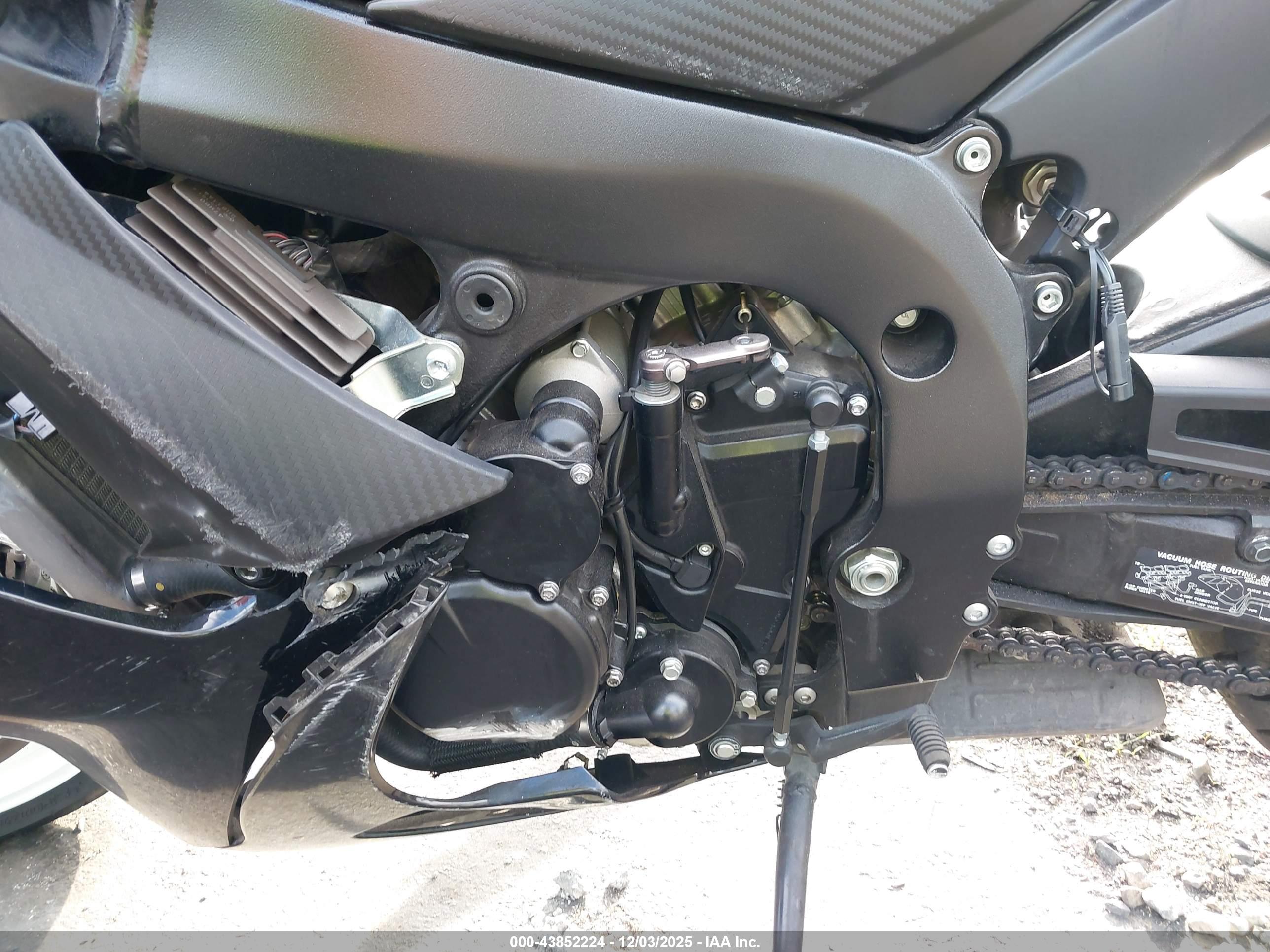 SUZUKI GSX-R600 image 9