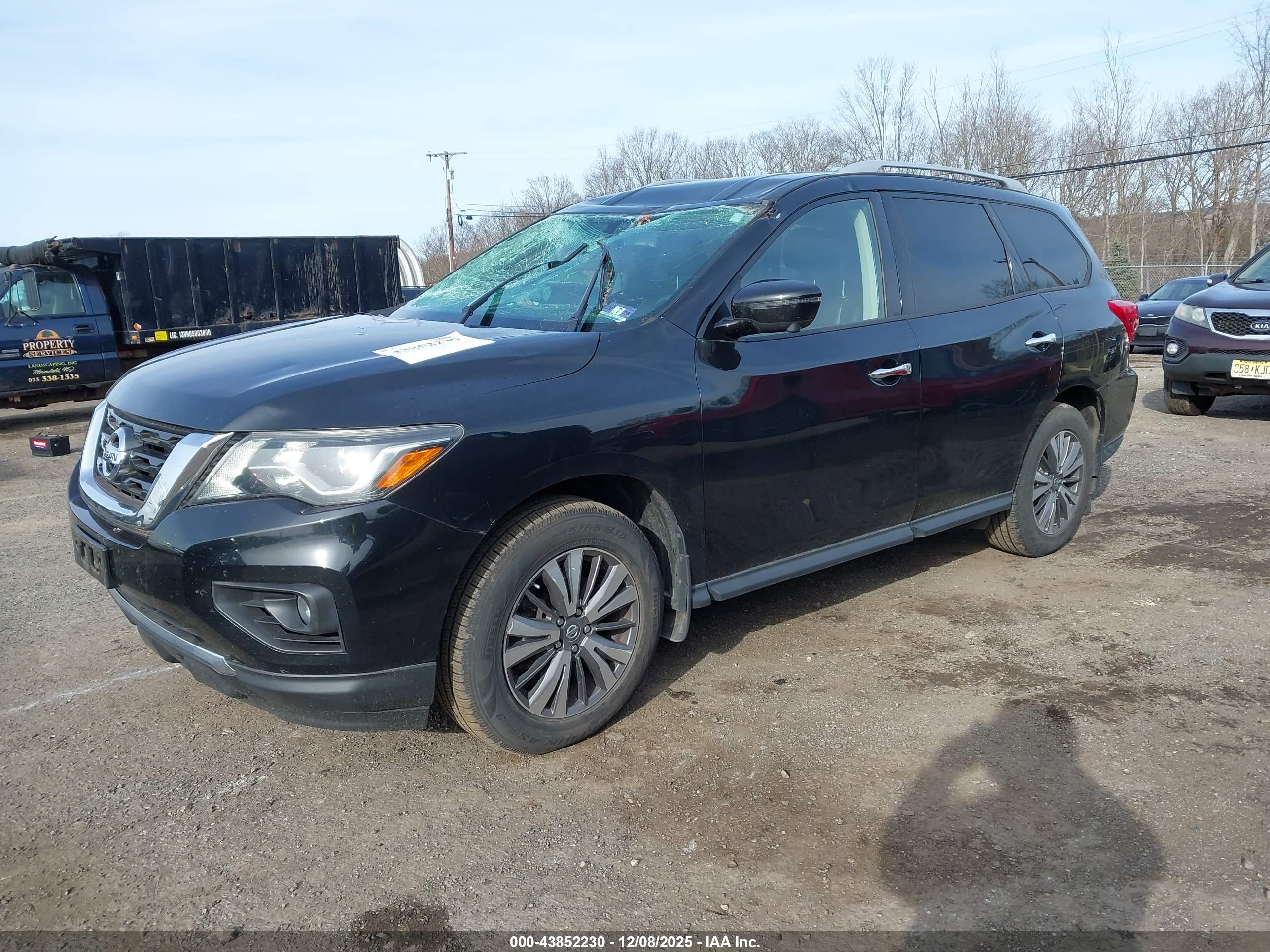 NISSAN PATHFINDER image 2