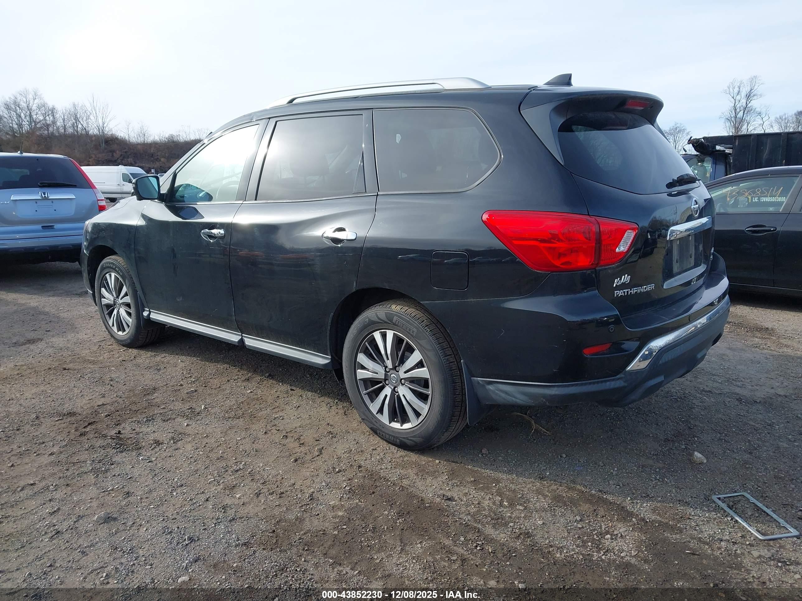 NISSAN PATHFINDER image 3