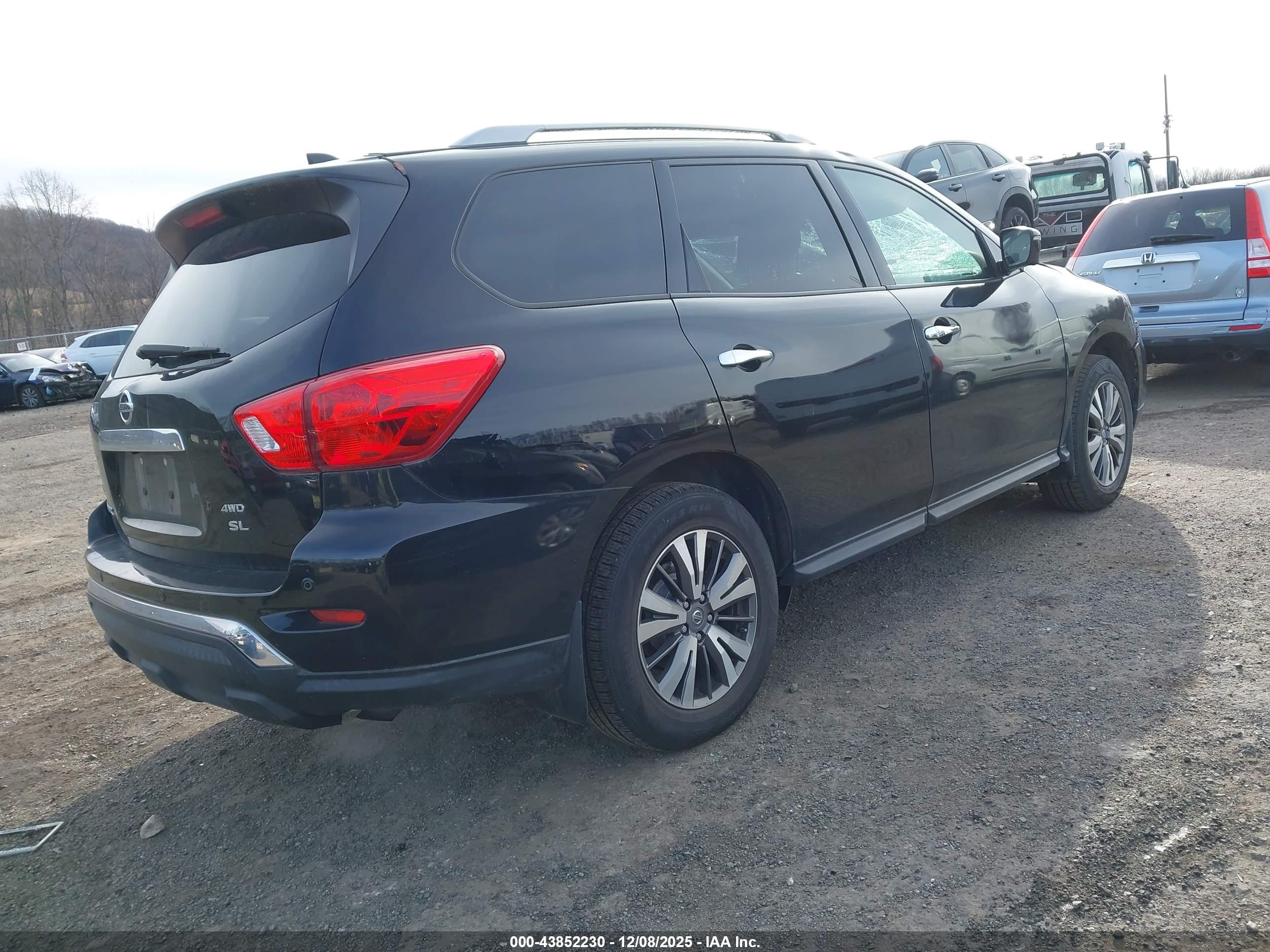 NISSAN PATHFINDER image 4