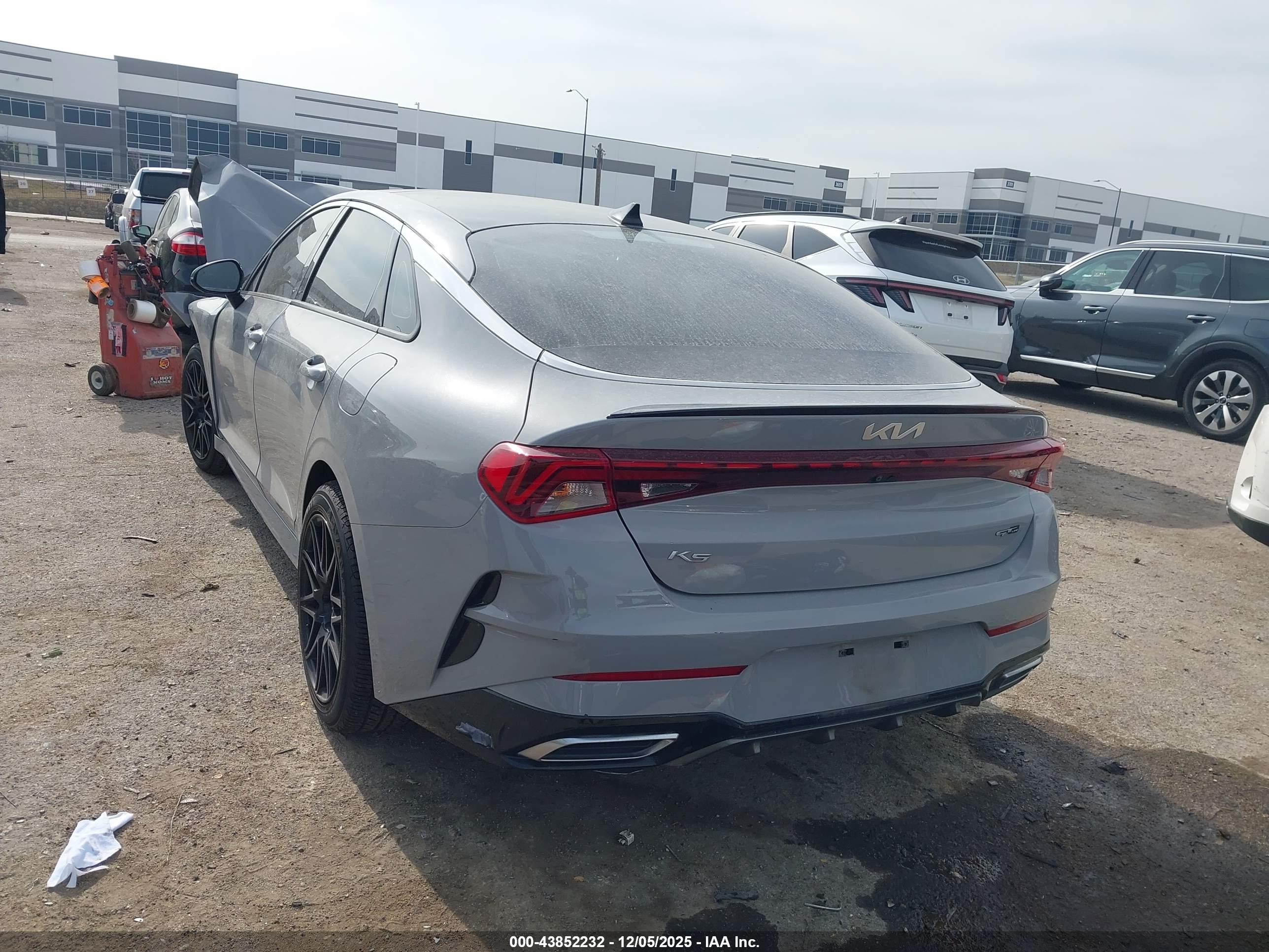 KIA K5 image 3