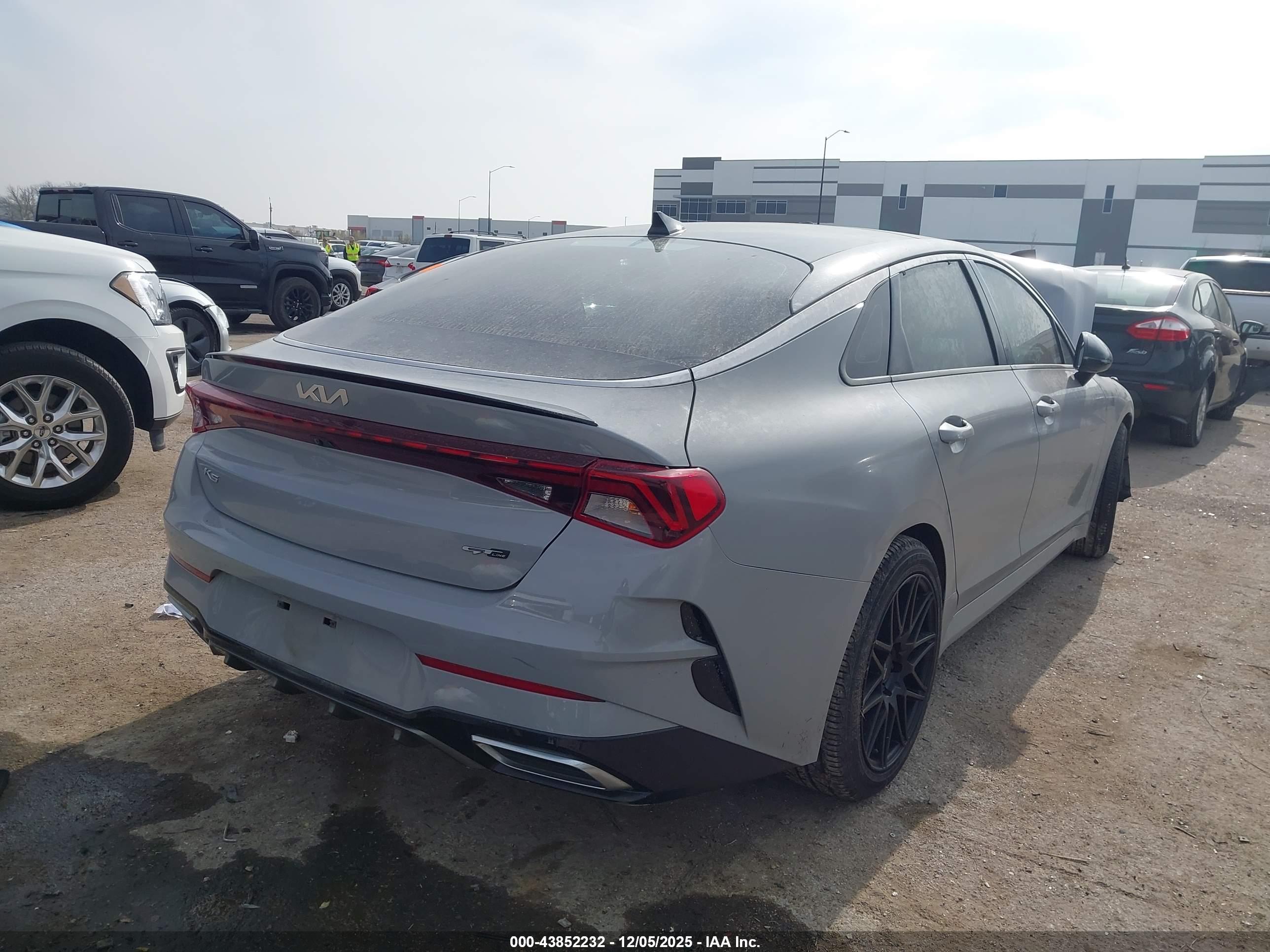 KIA K5 image 4