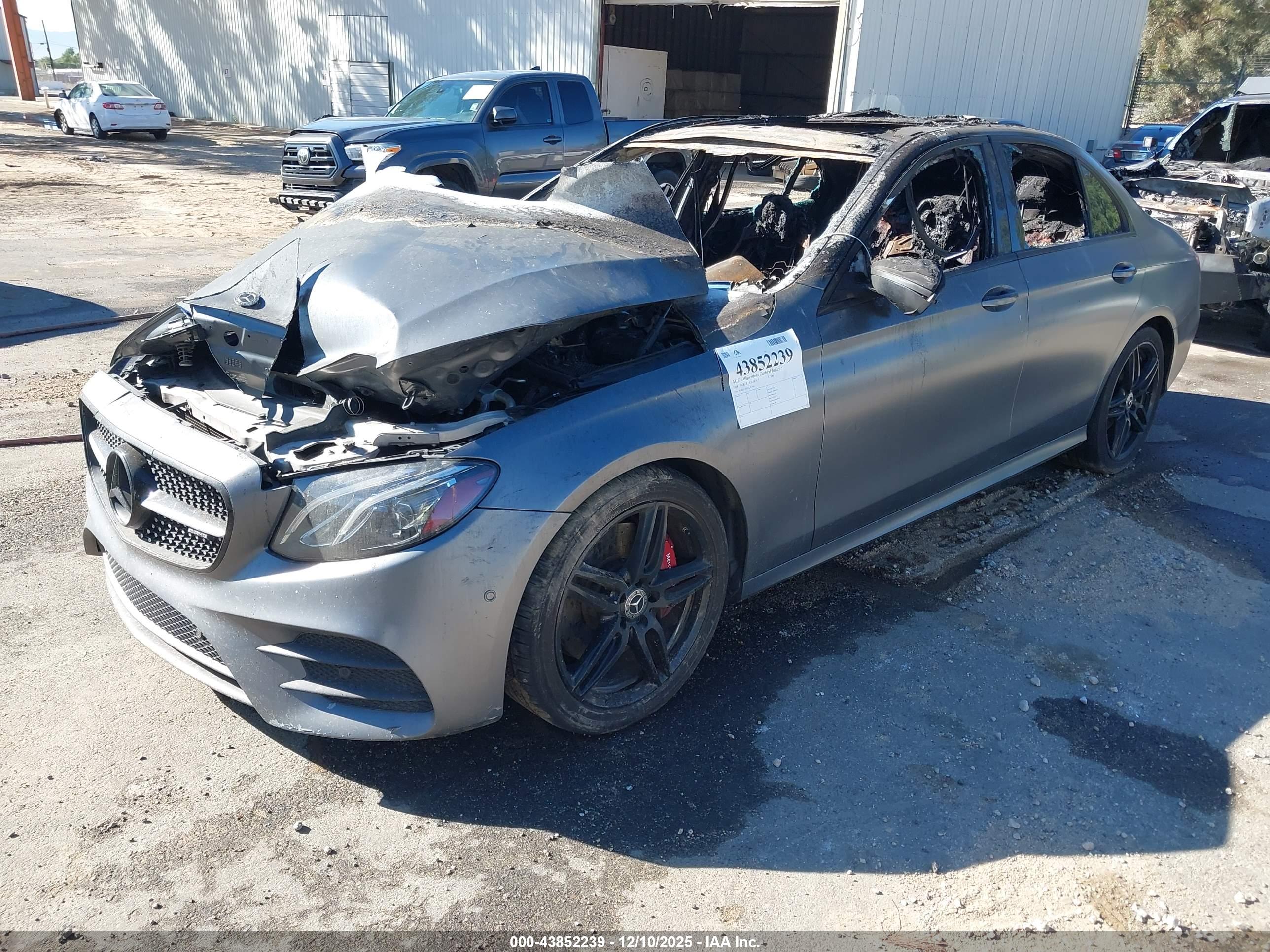 MERCEDES-BENZ E image 2