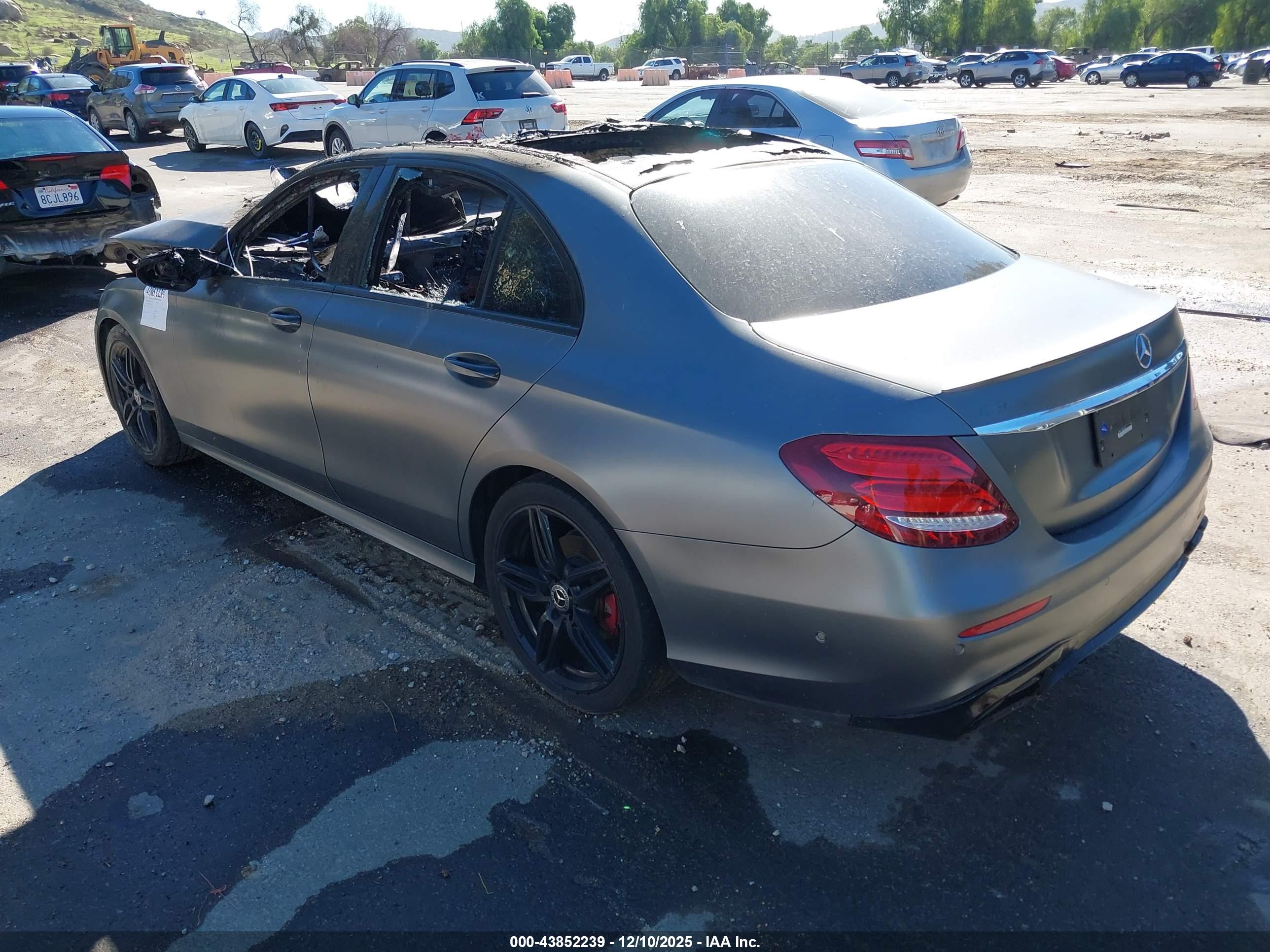 MERCEDES-BENZ E image 3