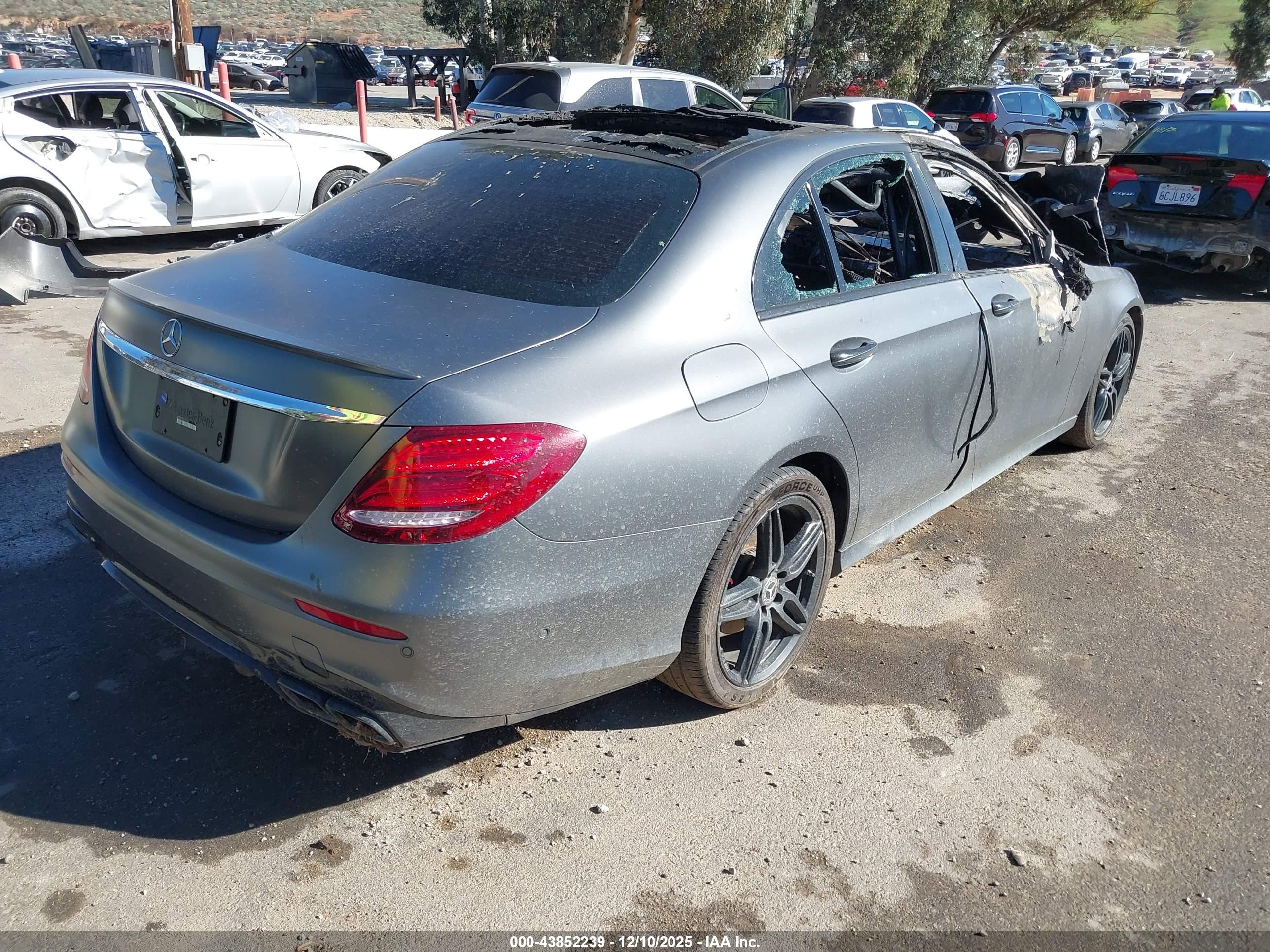 MERCEDES-BENZ E image 4