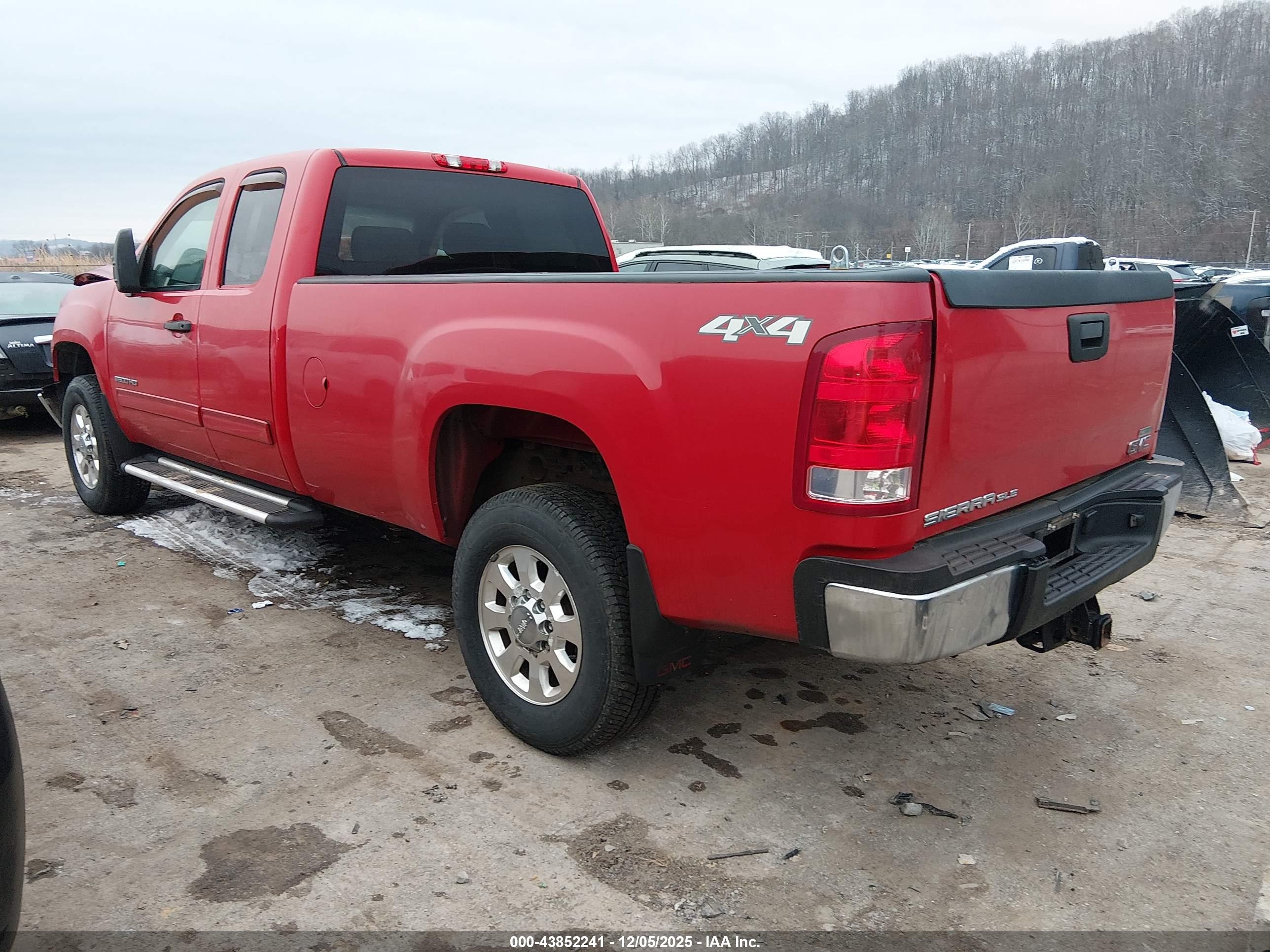 GMC SIERRA image 3
