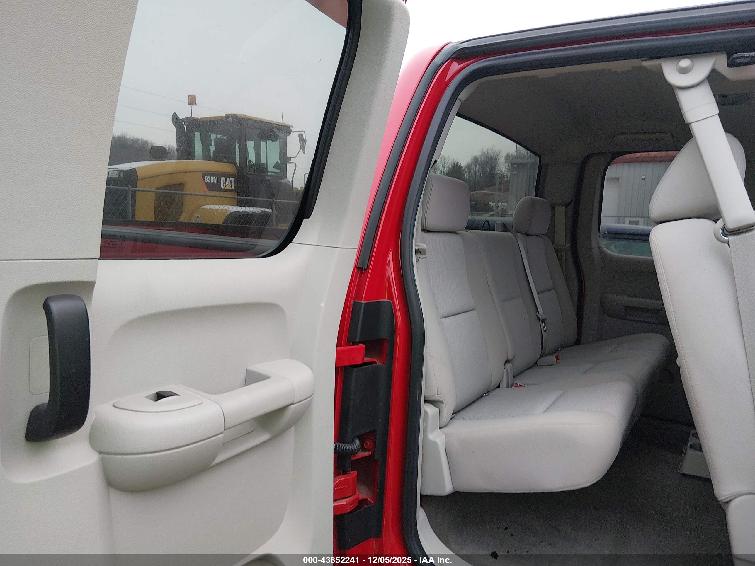 GMC SIERRA image 8