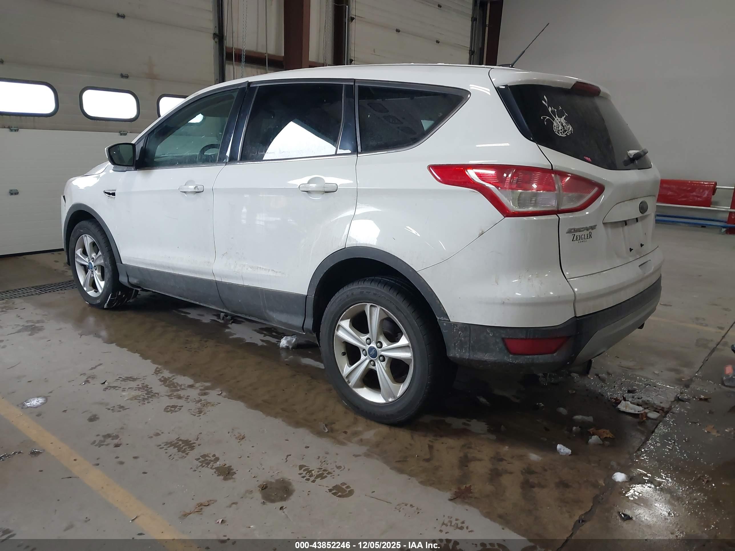 FORD ESCAPE image 3
