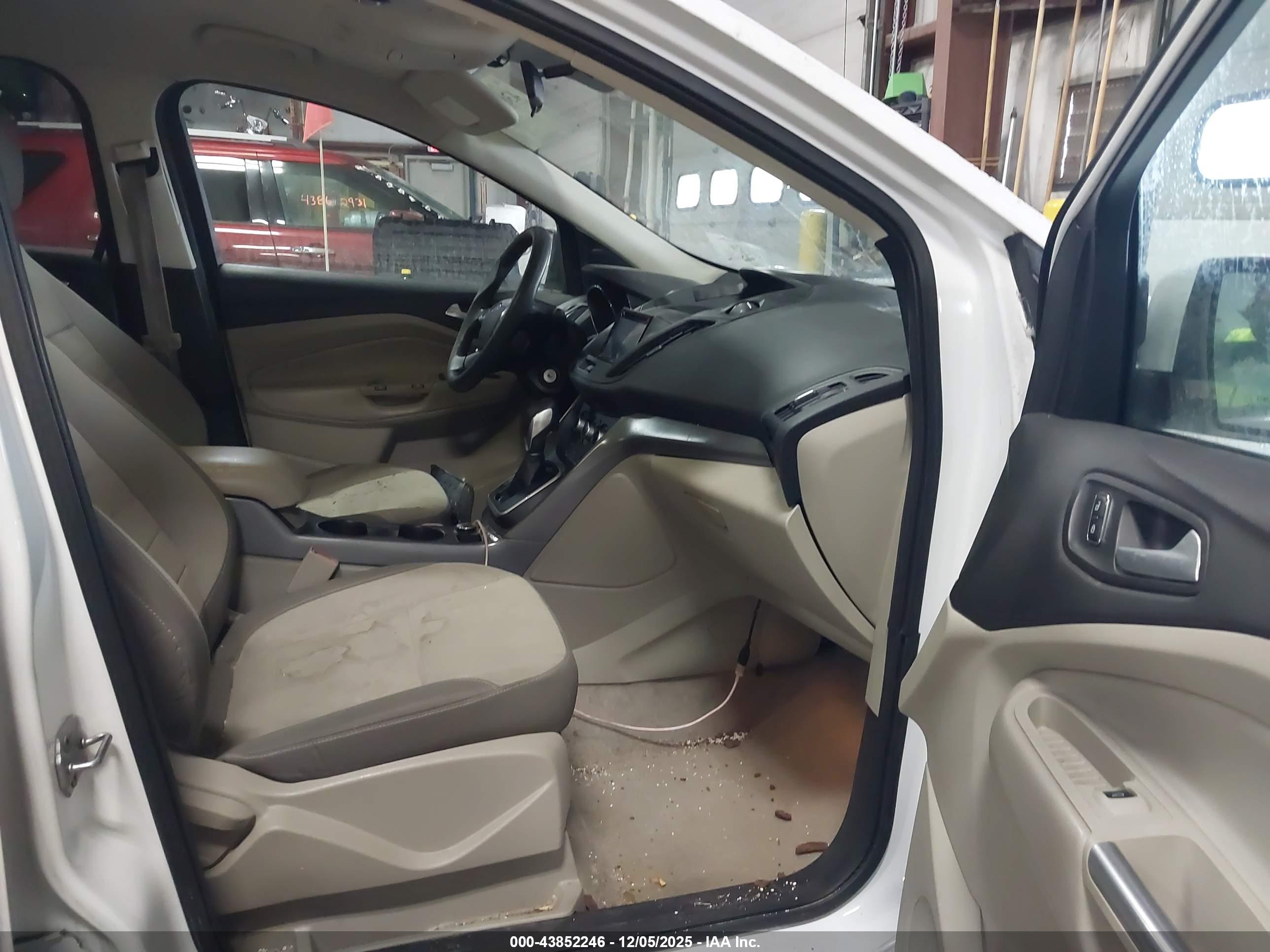 FORD ESCAPE image 5
