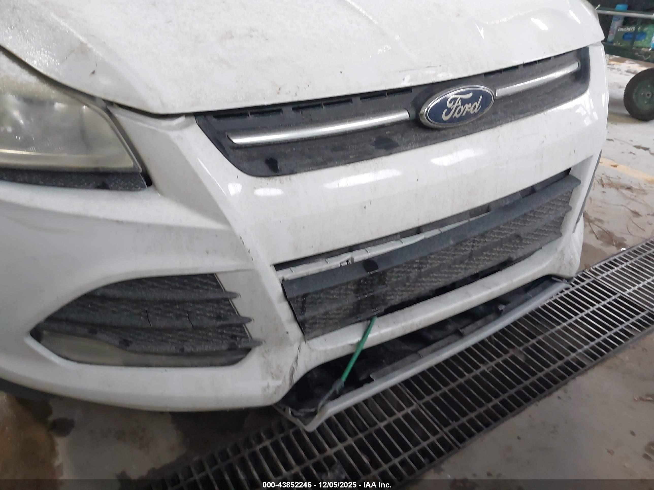 FORD ESCAPE image 6