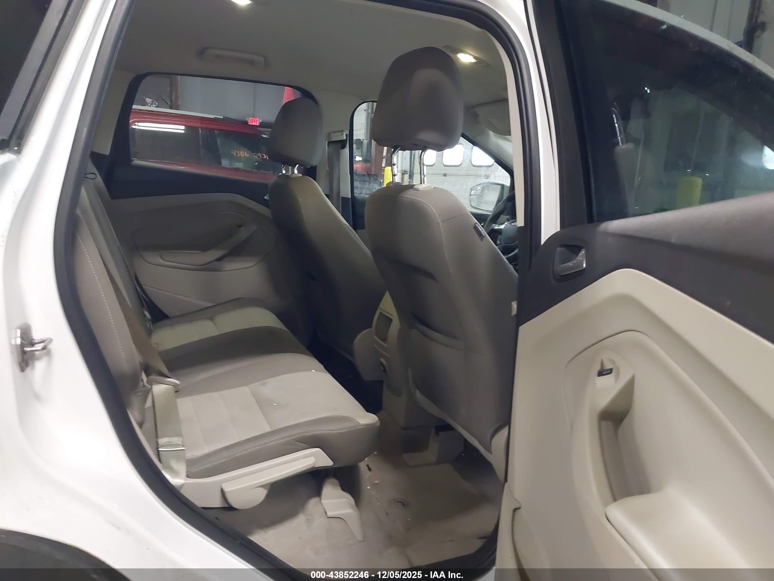 FORD ESCAPE image 8