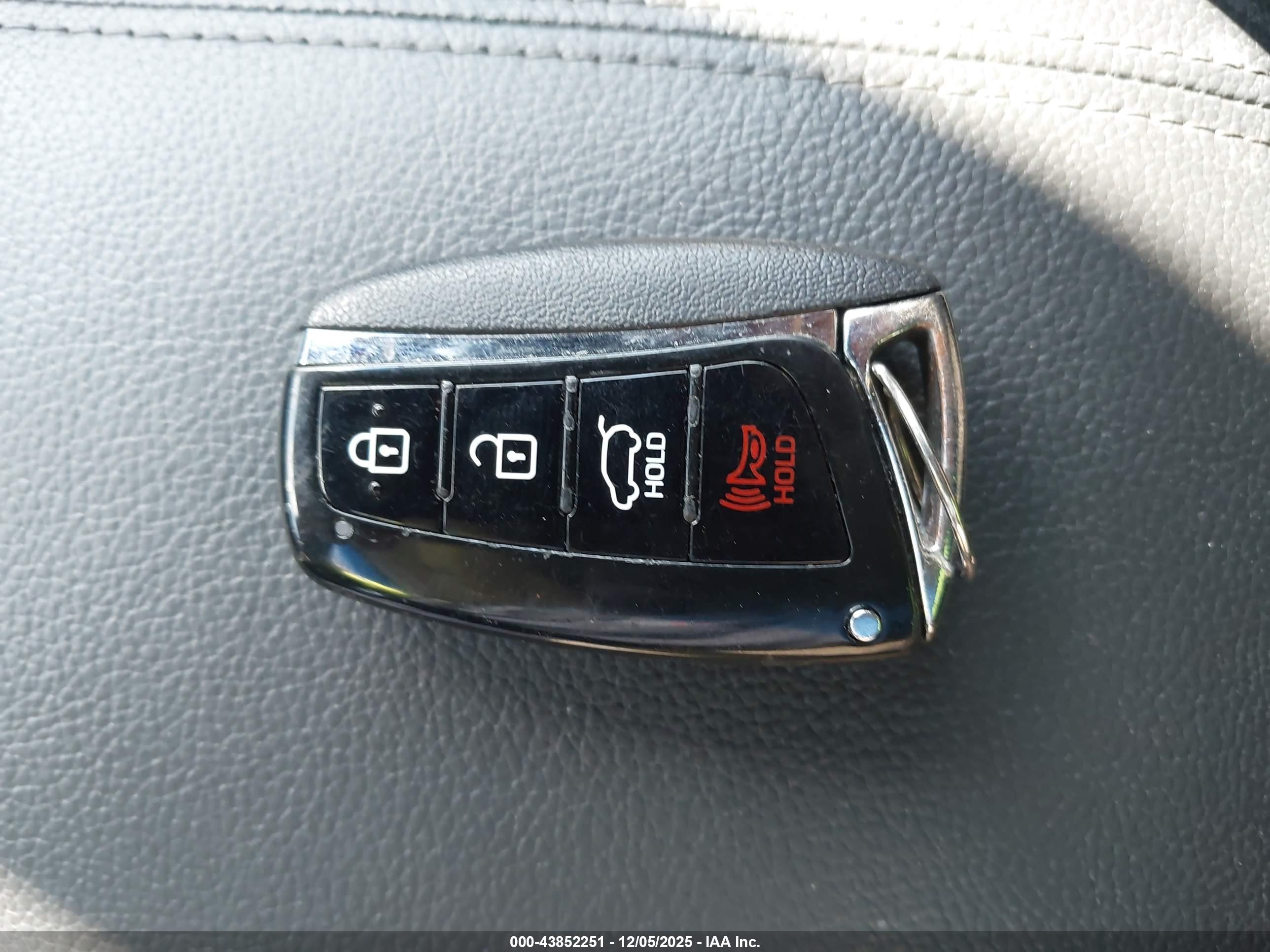HYUNDAI SANTA image 11