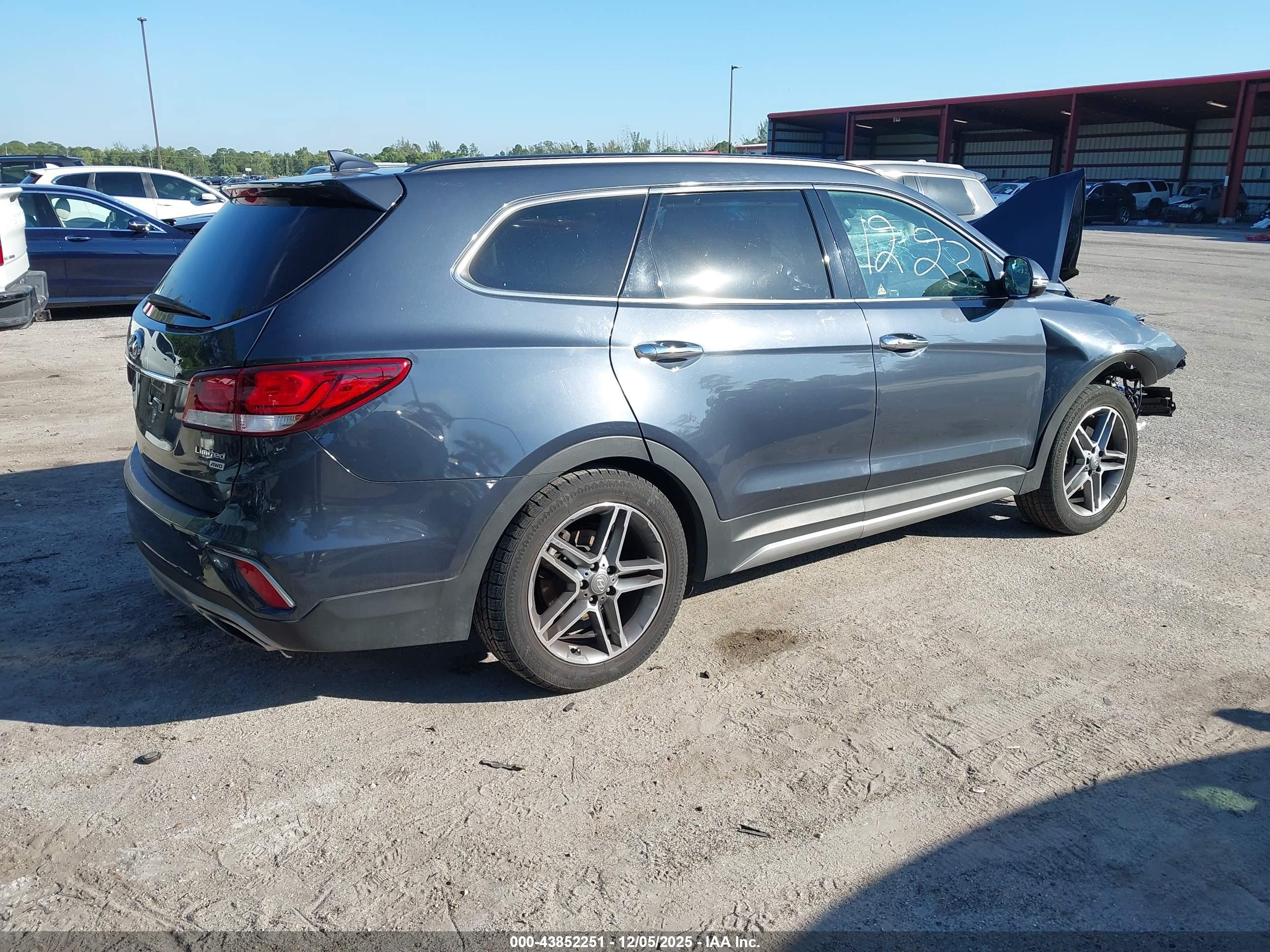HYUNDAI SANTA image 4