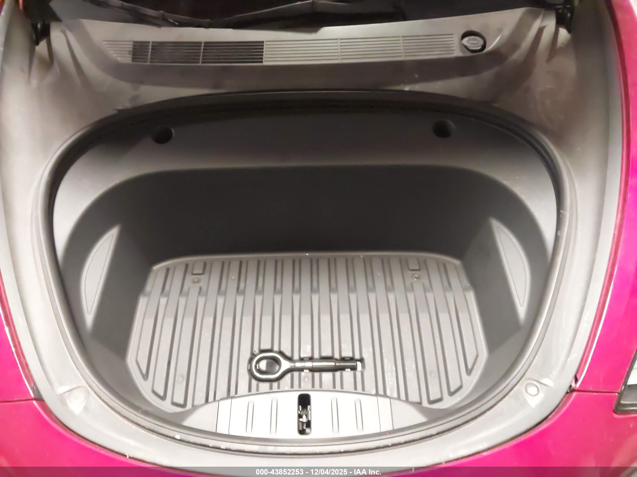 TESLA MODEL image 10
