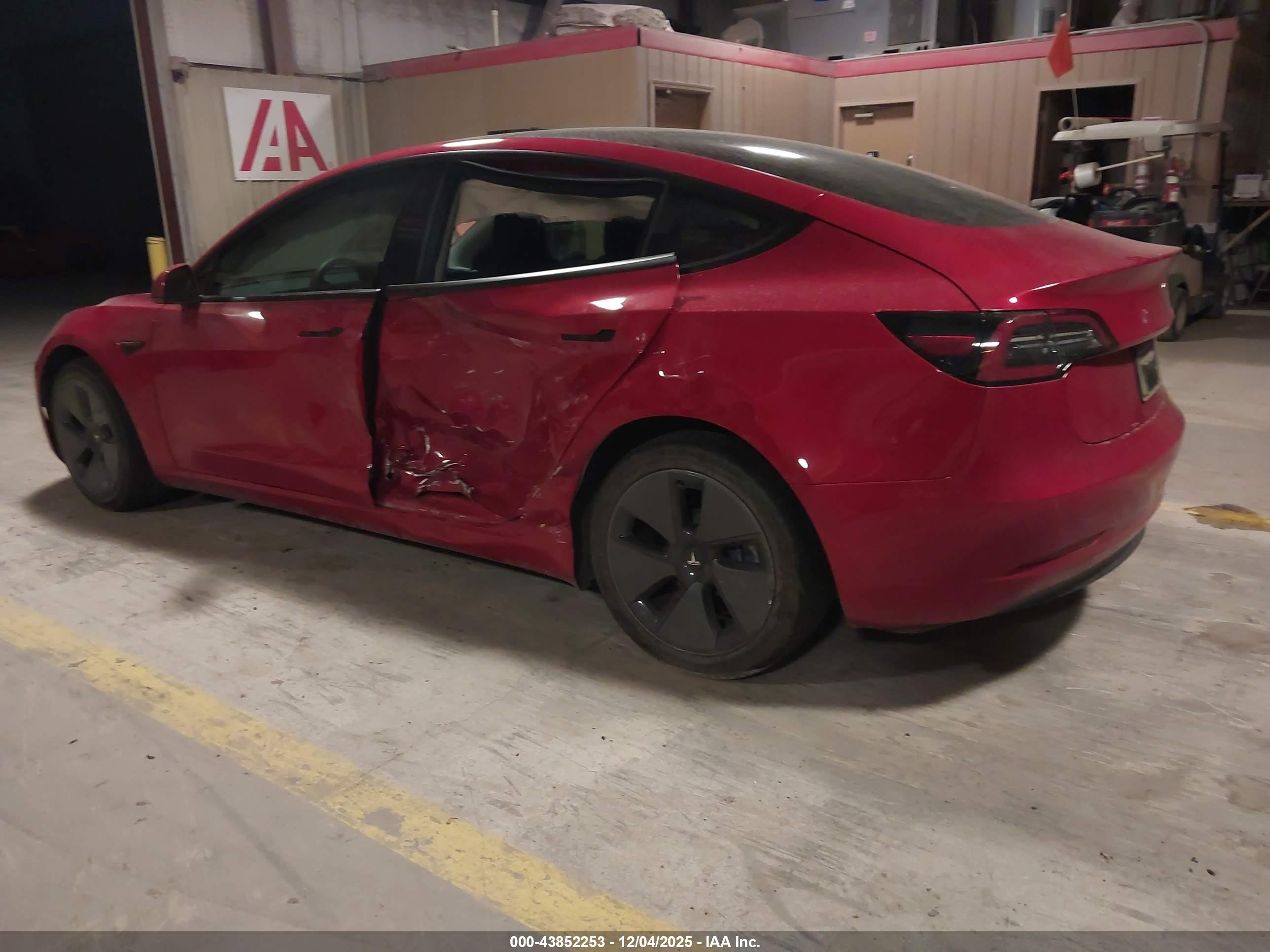 TESLA MODEL image 3