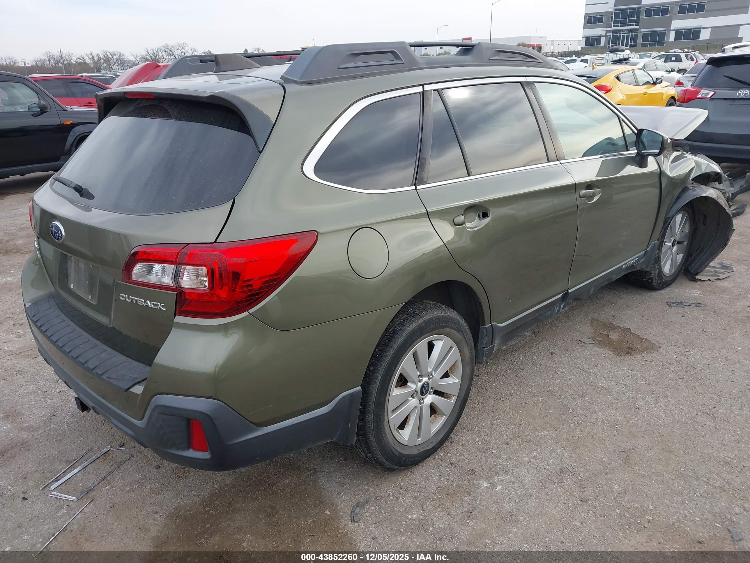 SUBARU OUTBACK image 4