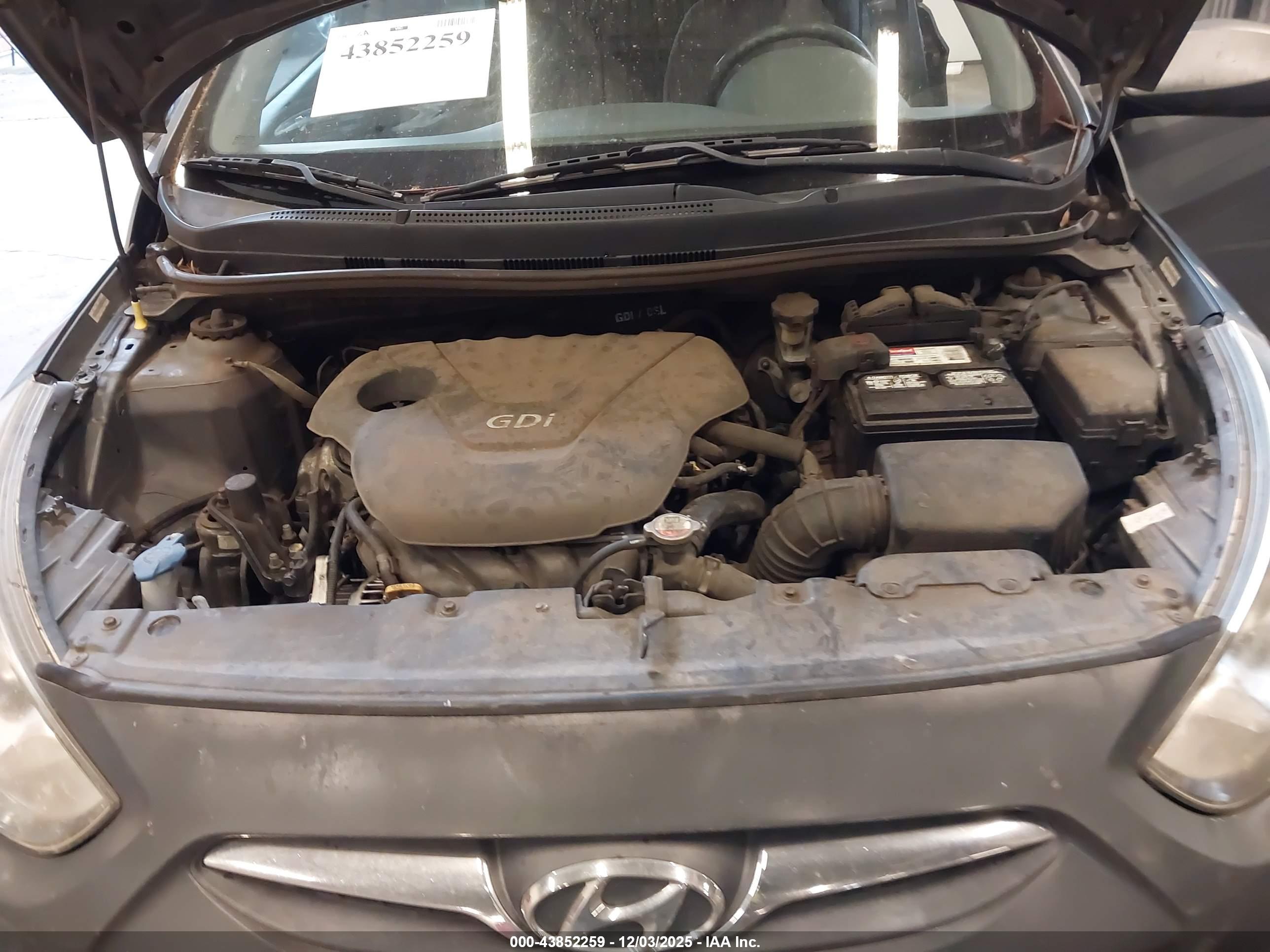 HYUNDAI ACCENT image 10