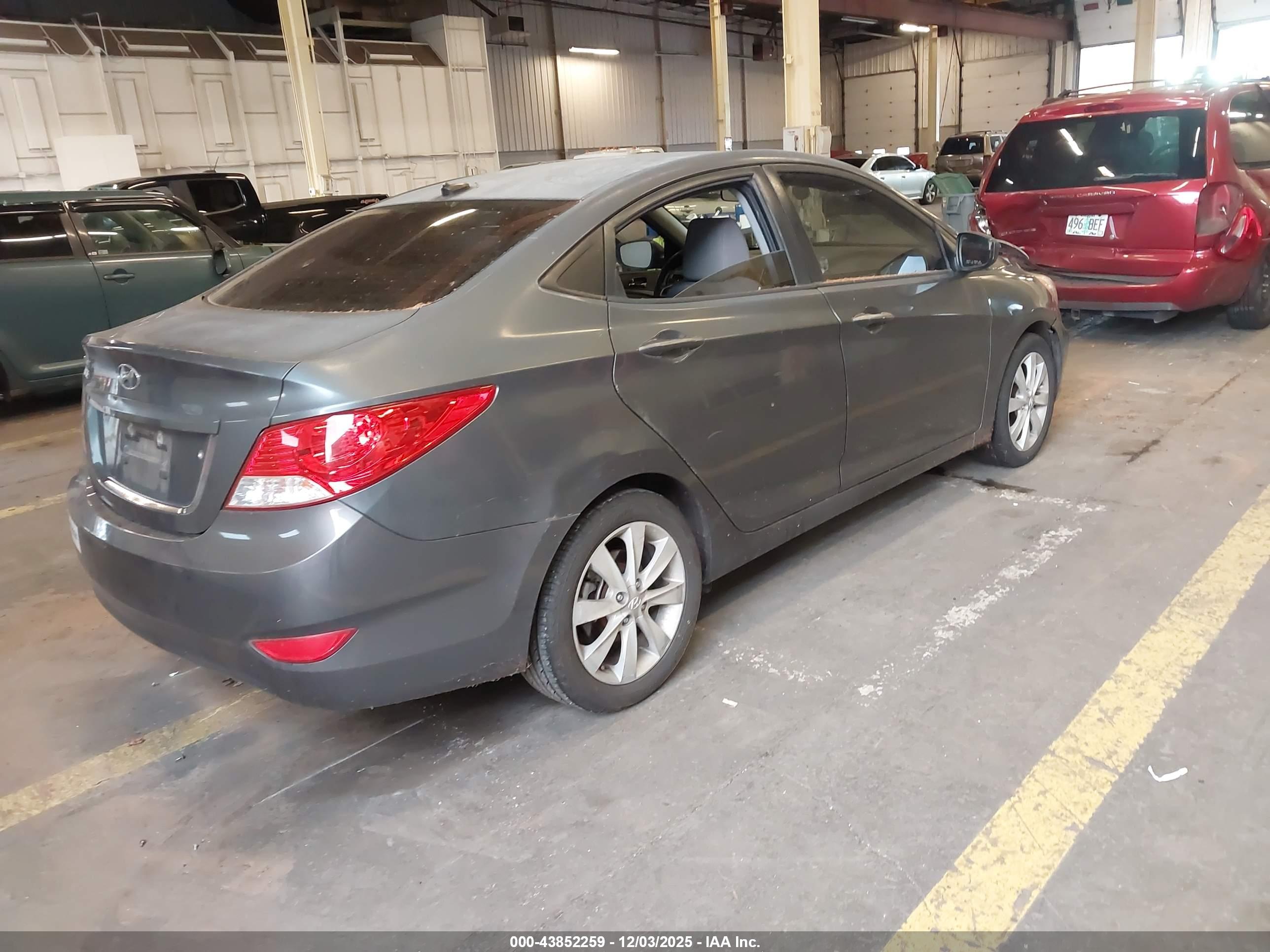 HYUNDAI ACCENT image 4