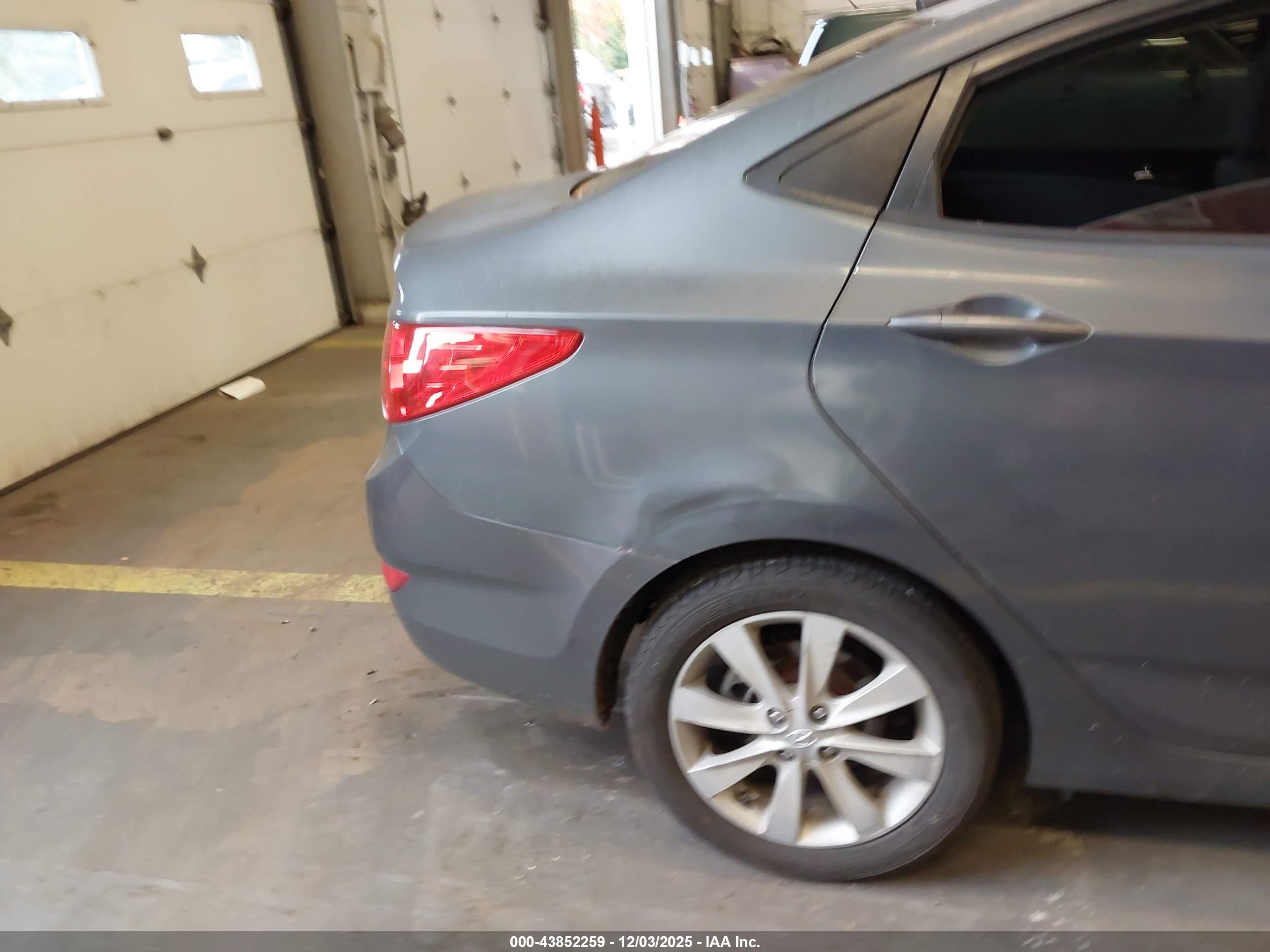 HYUNDAI ACCENT image 6