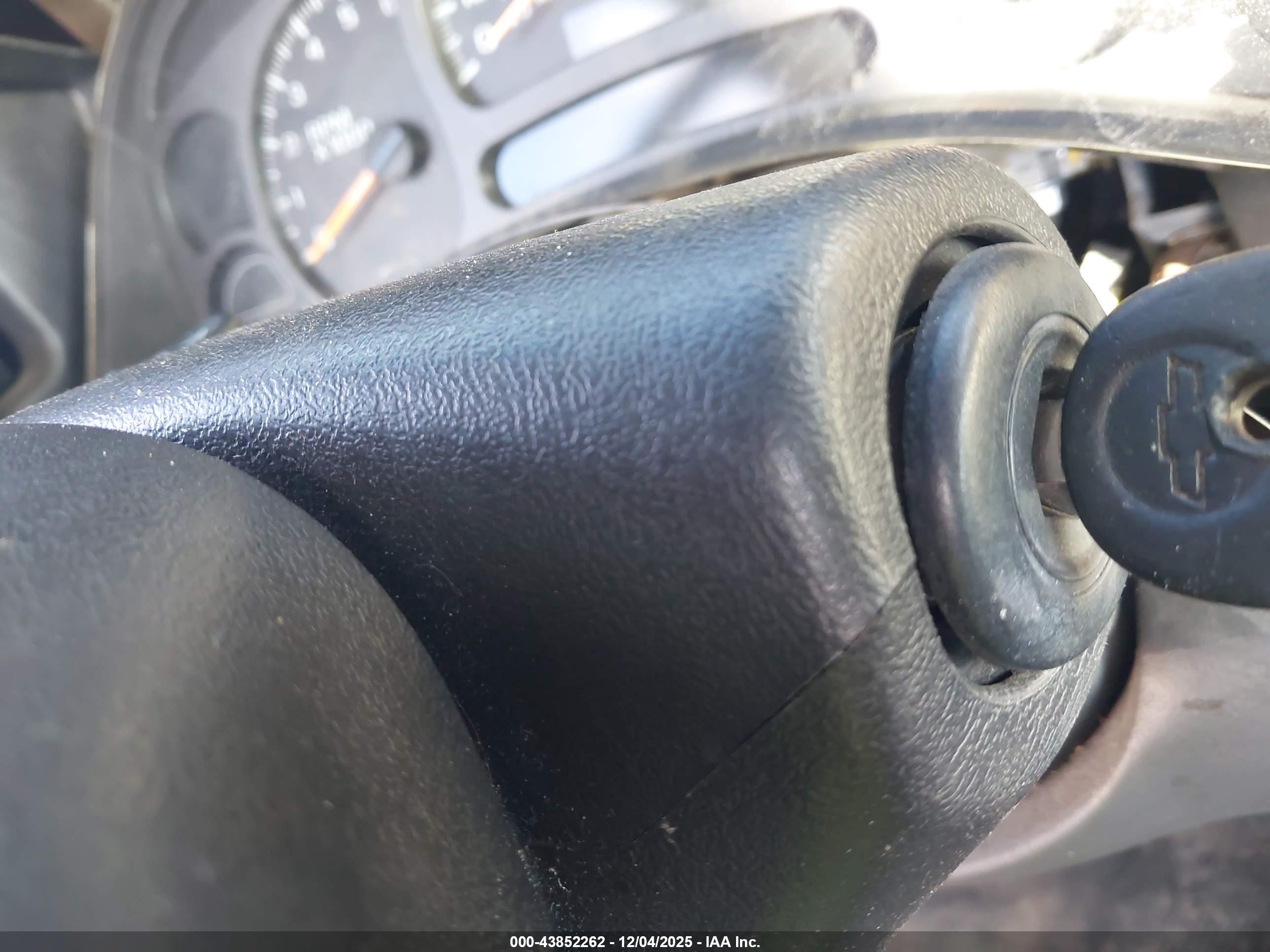CHEVROLET SILVERADO image 11