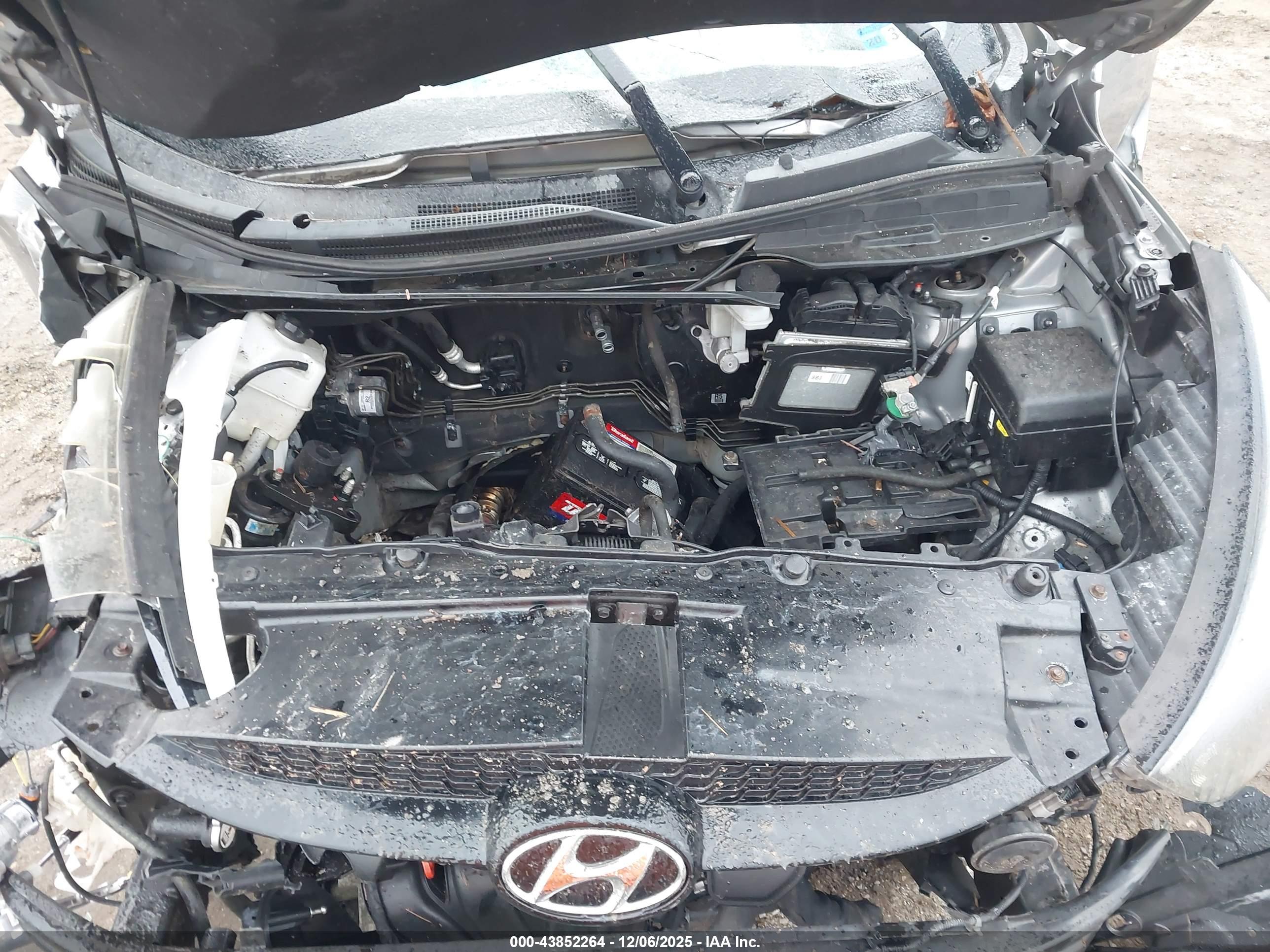 HYUNDAI TUCSON image 10