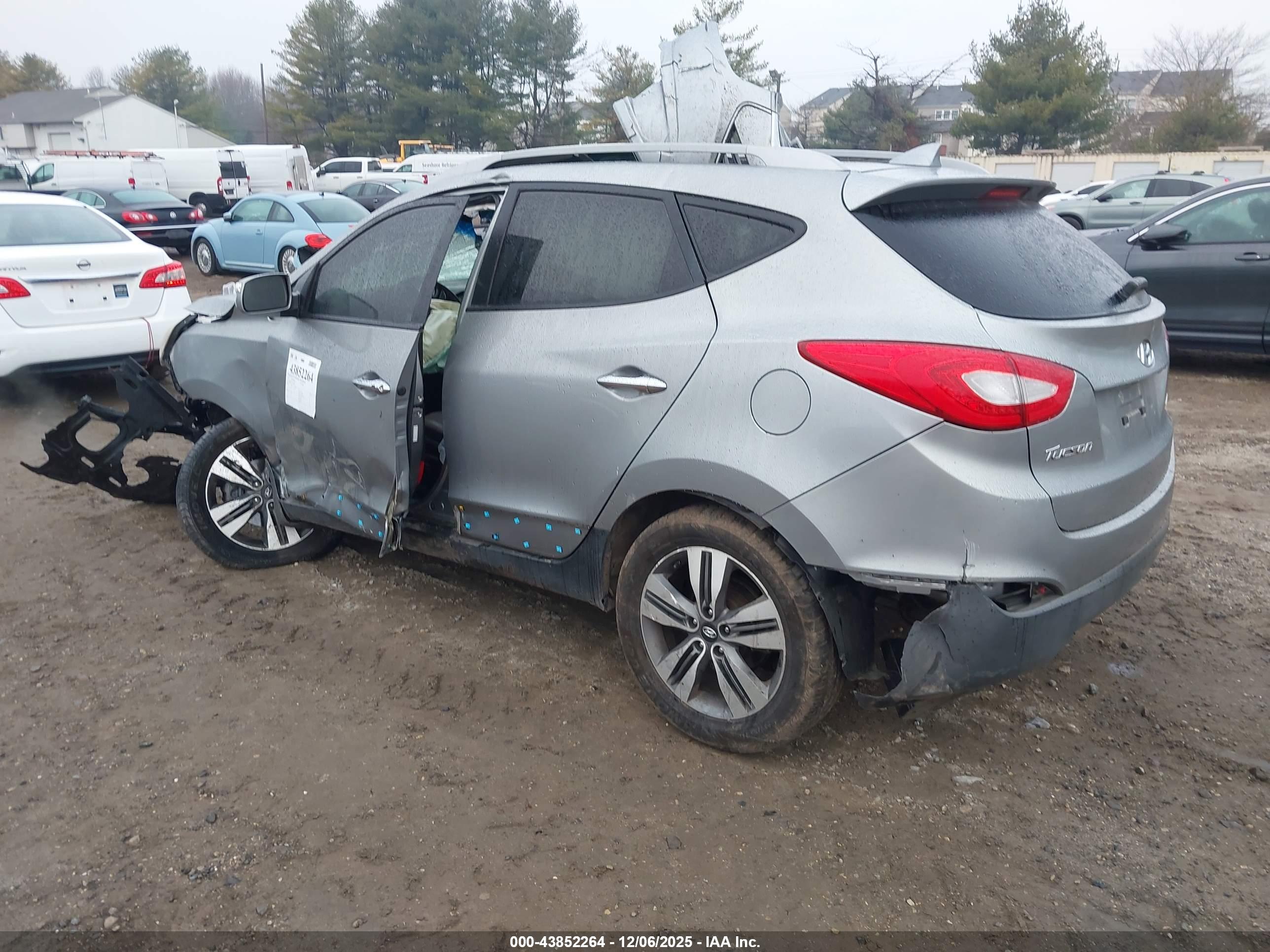 HYUNDAI TUCSON image 3