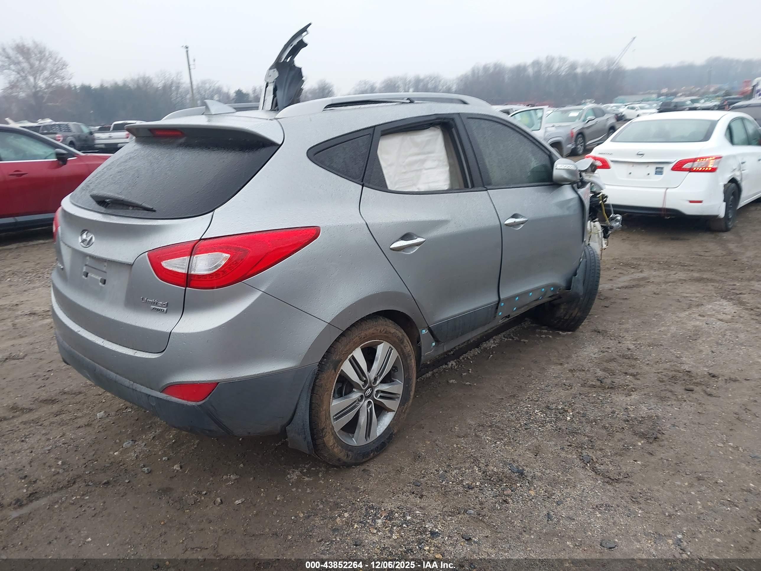 HYUNDAI TUCSON image 4