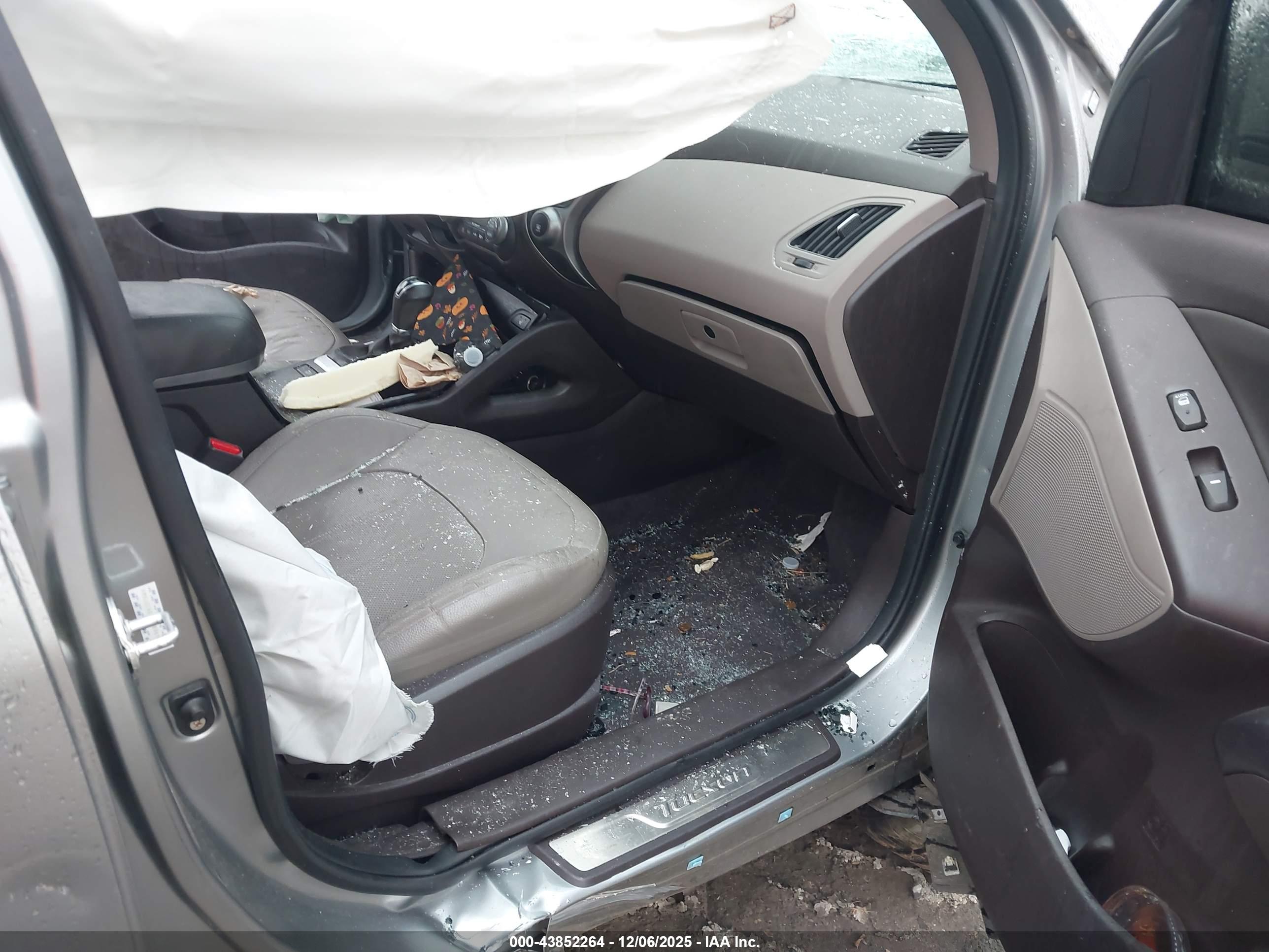 HYUNDAI TUCSON image 5