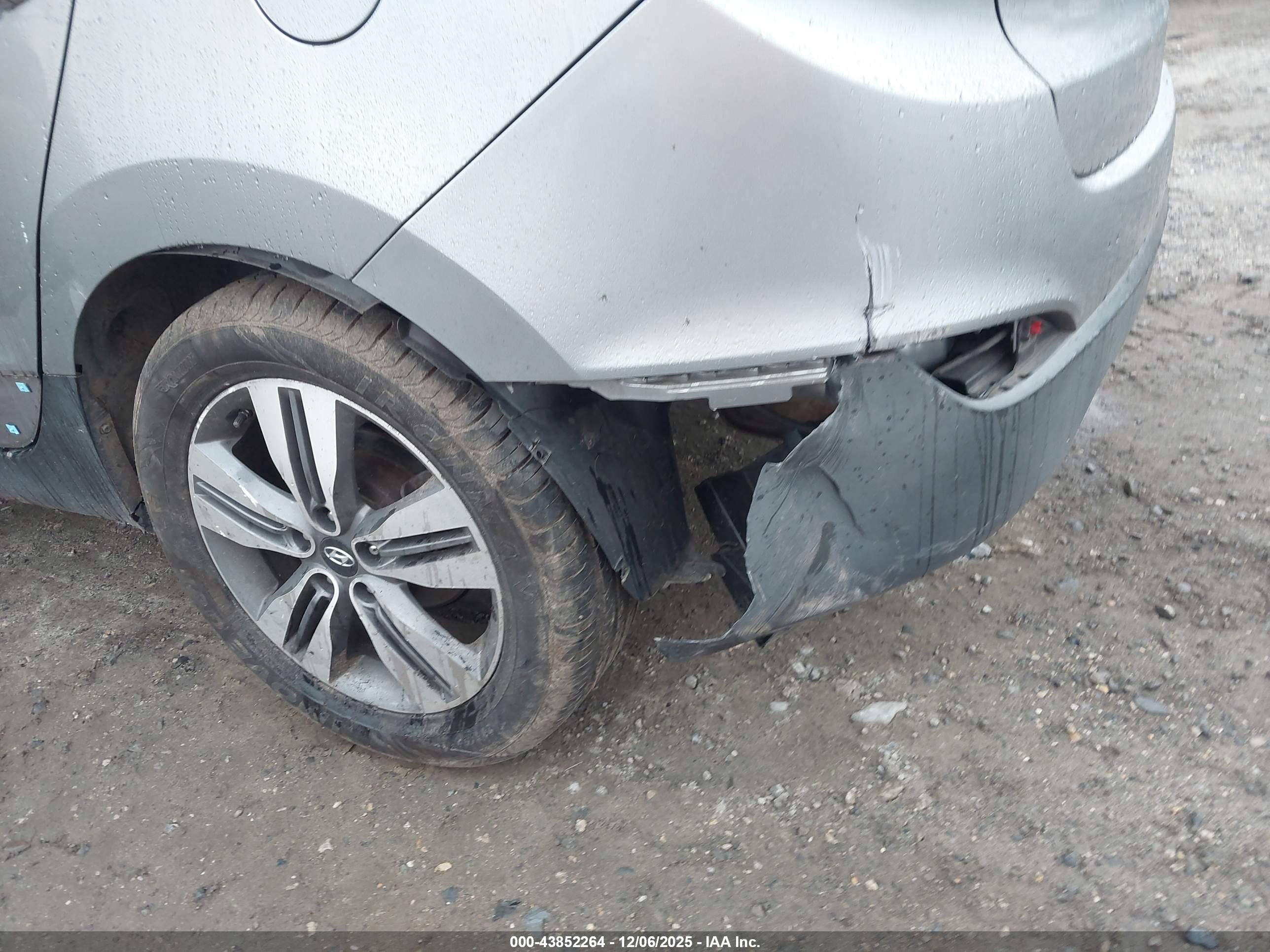 HYUNDAI TUCSON image 6
