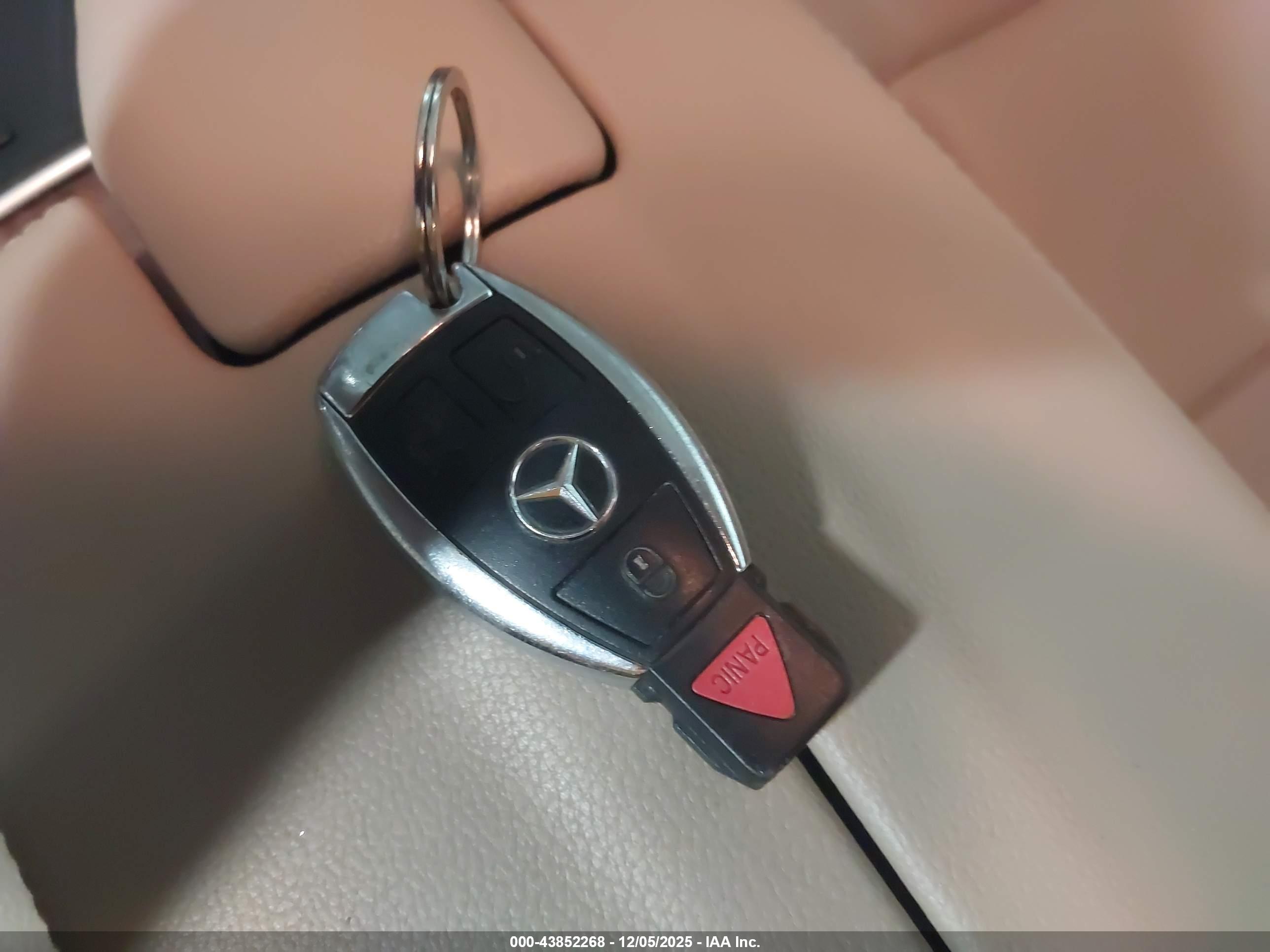 MERCEDES-BENZ E image 11