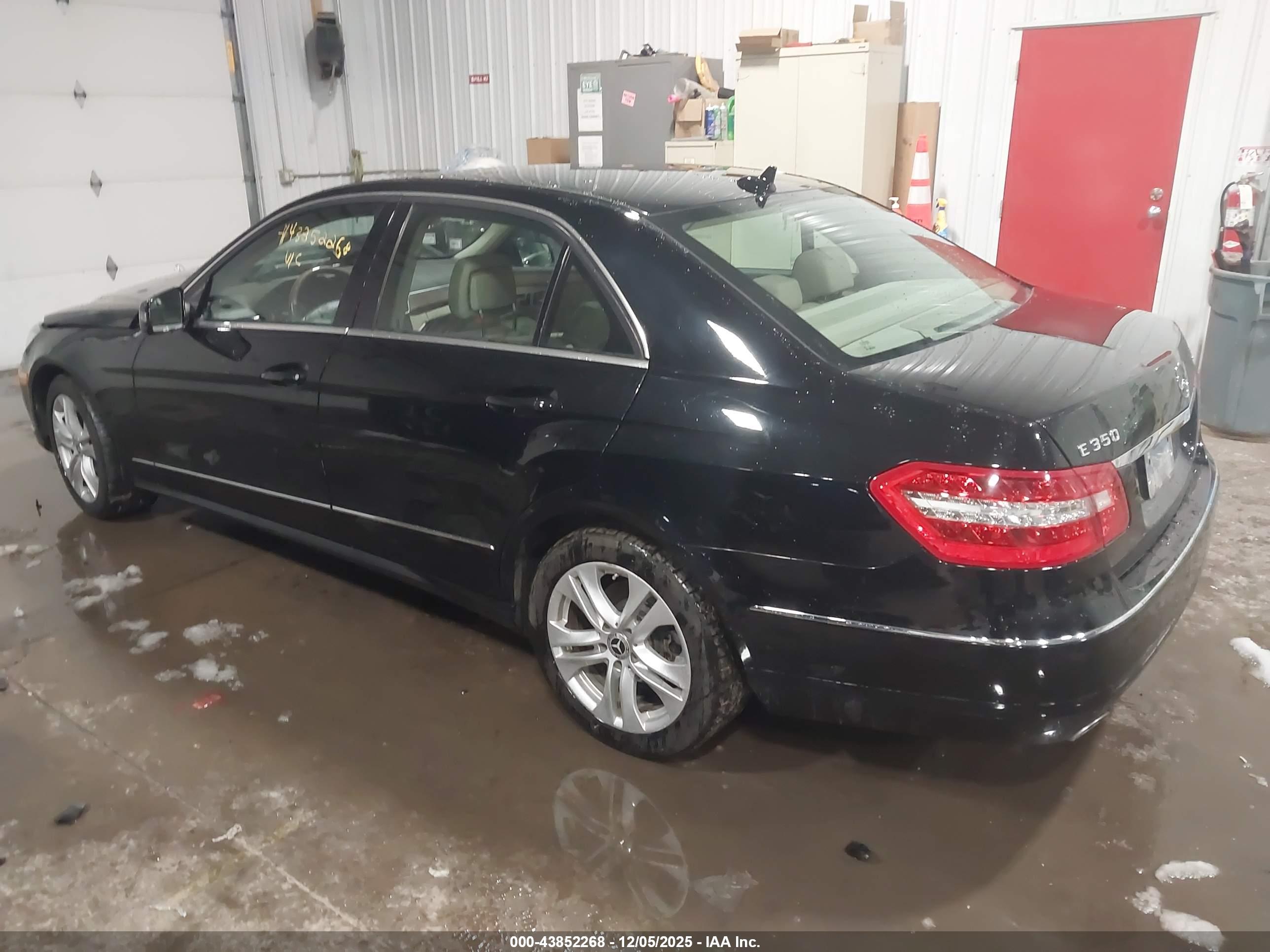 MERCEDES-BENZ E image 3