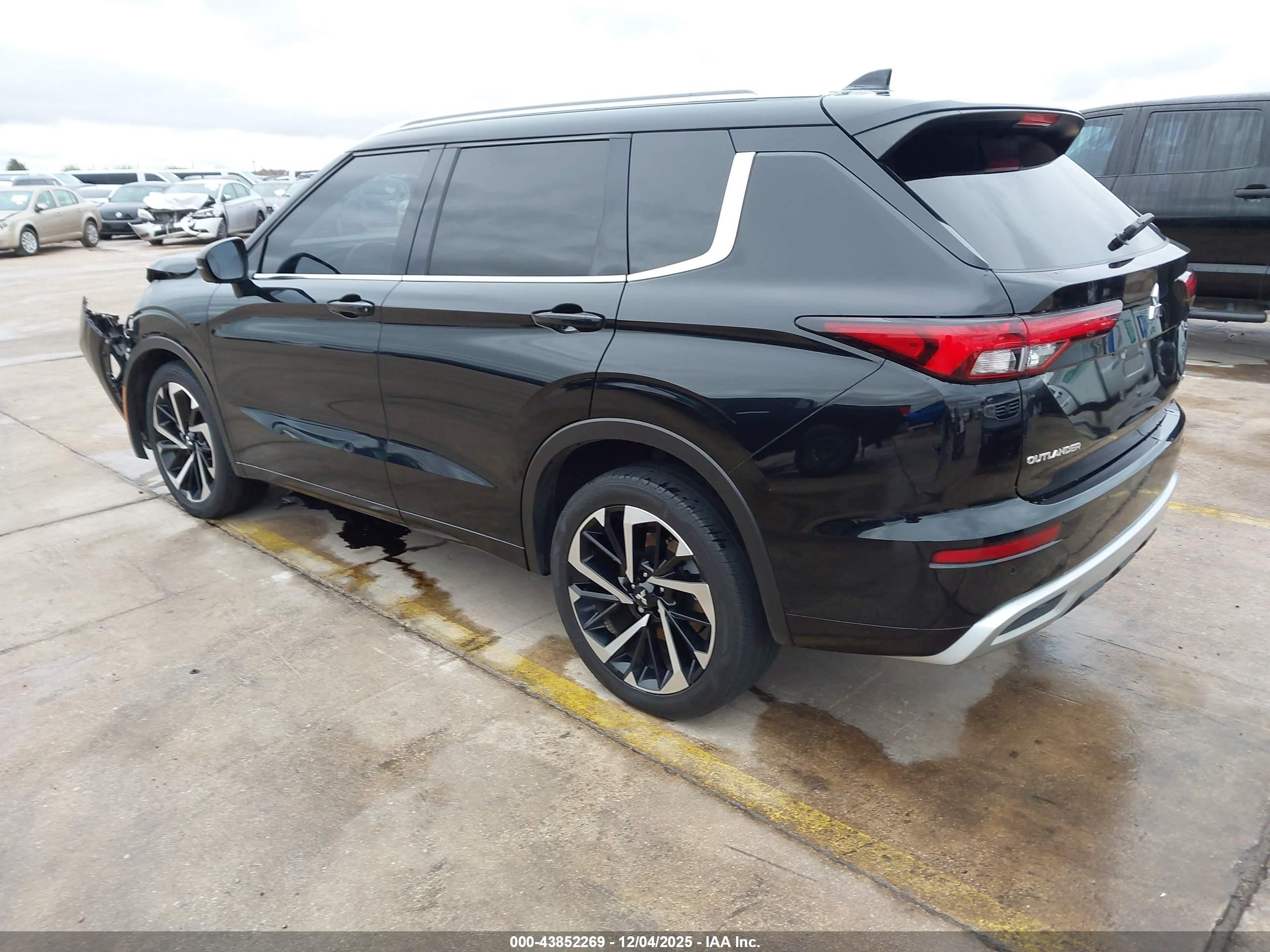 MITSUBISHI OUTLANDER image 3