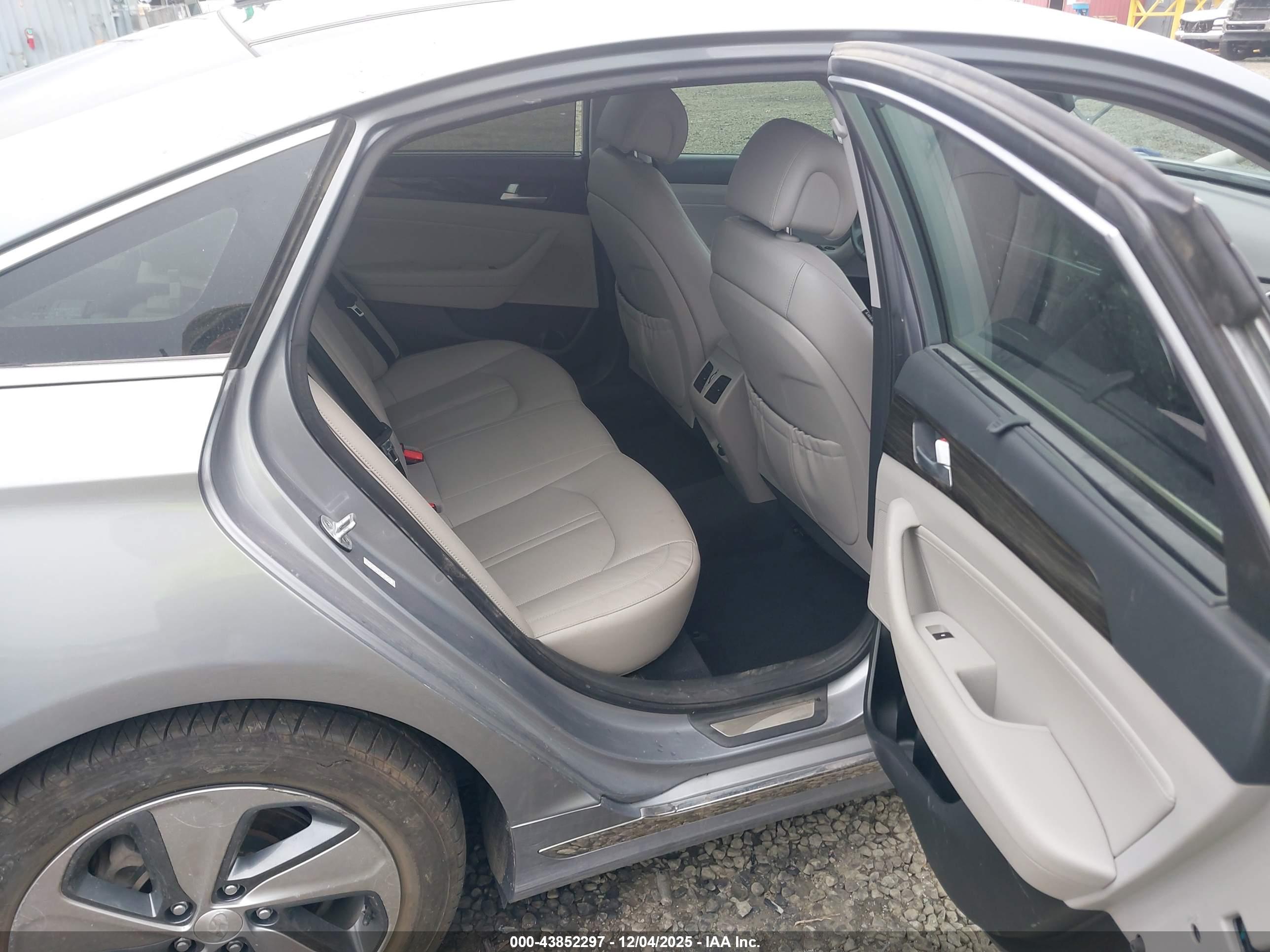 HYUNDAI SONATA image 8