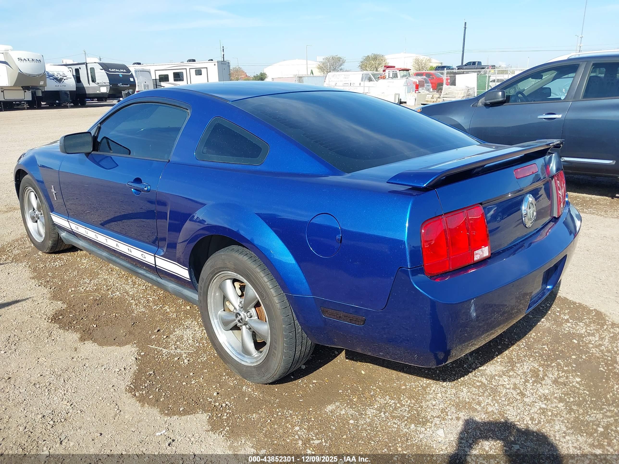 FORD MUSTANG image 3