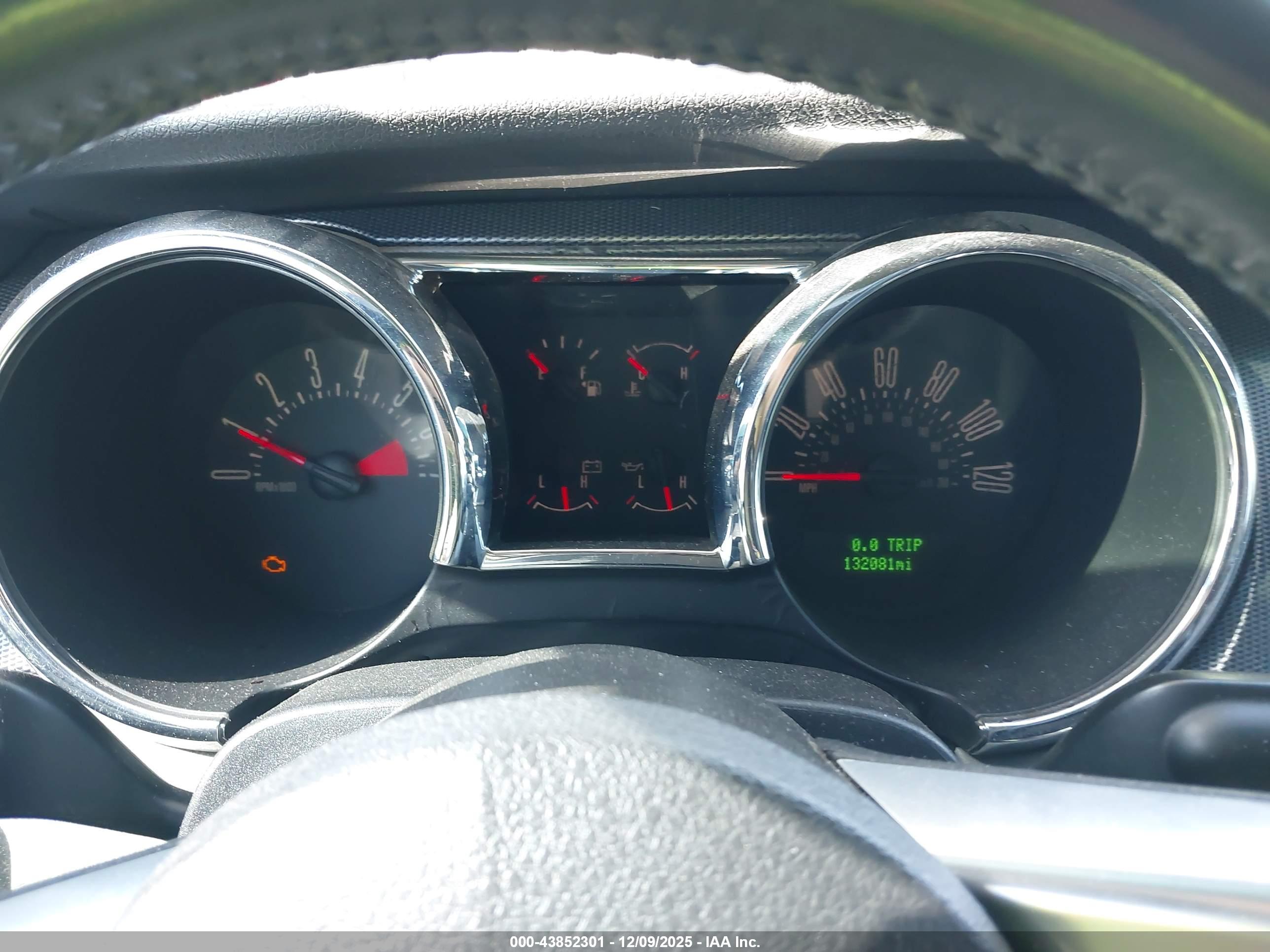 FORD MUSTANG image 7