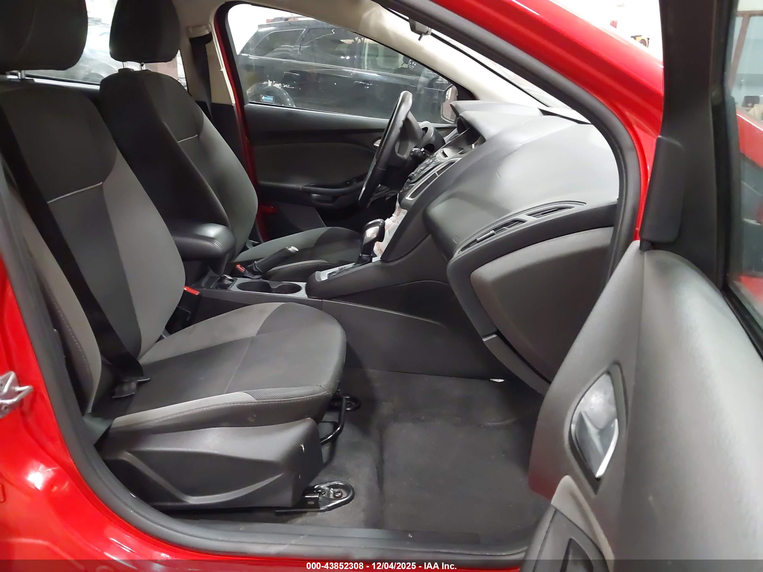 FORD FOCUS image 5
