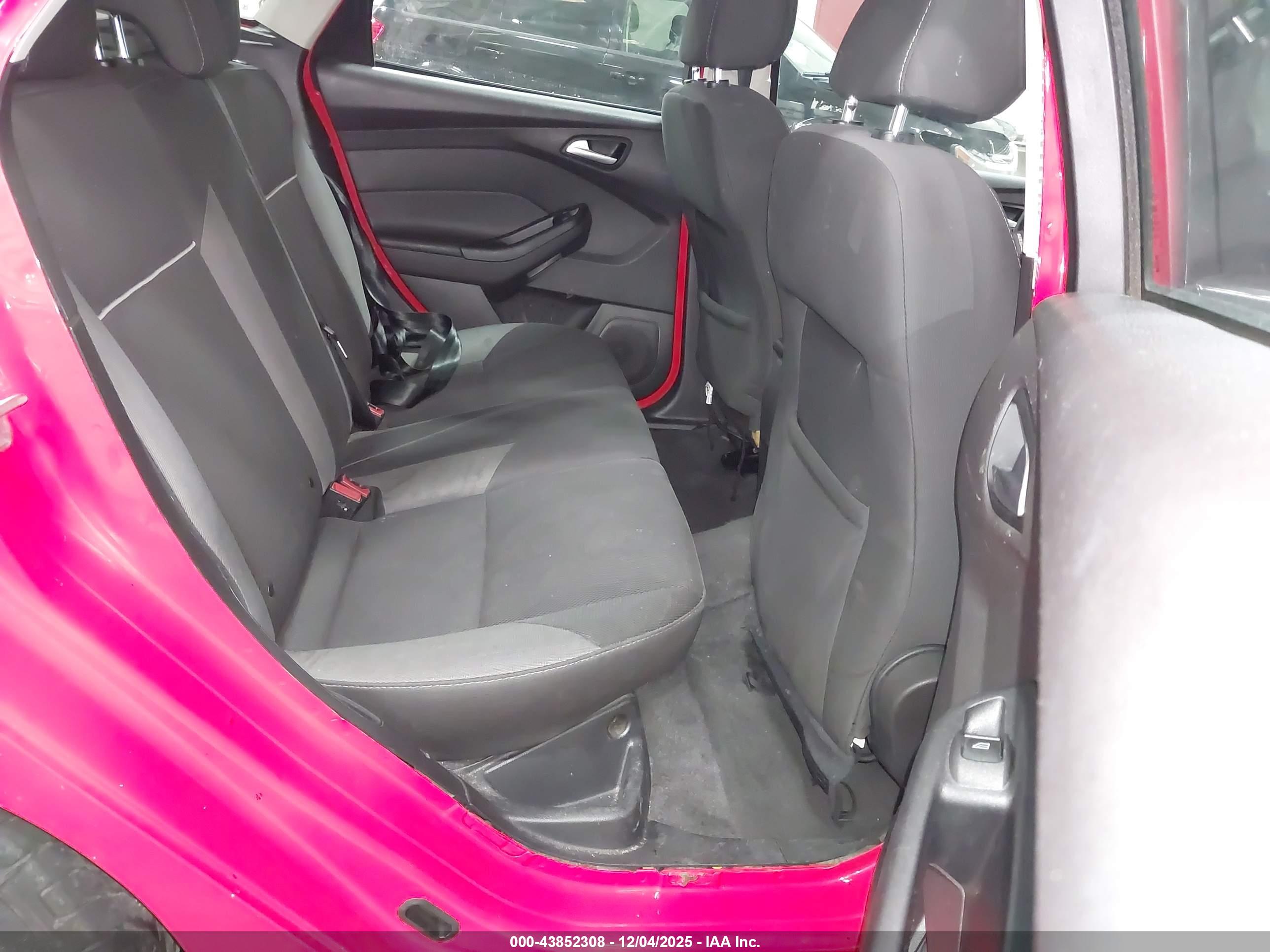 FORD FOCUS image 8