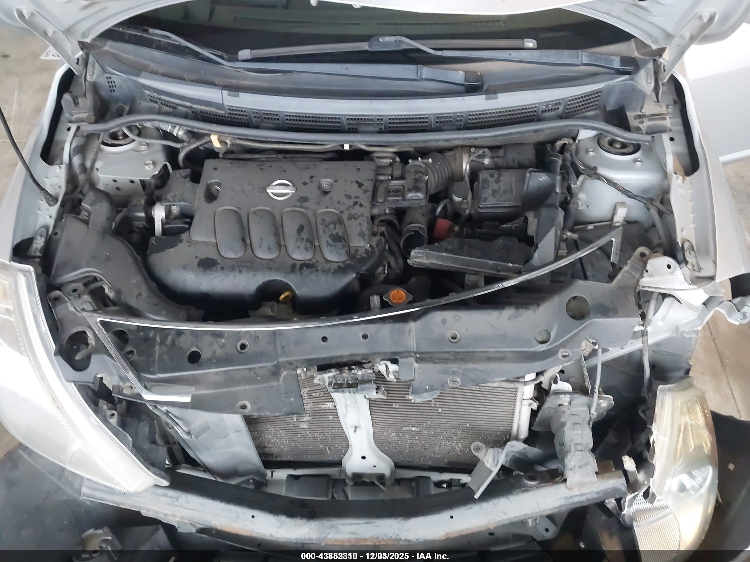 NISSAN VERSA image 10
