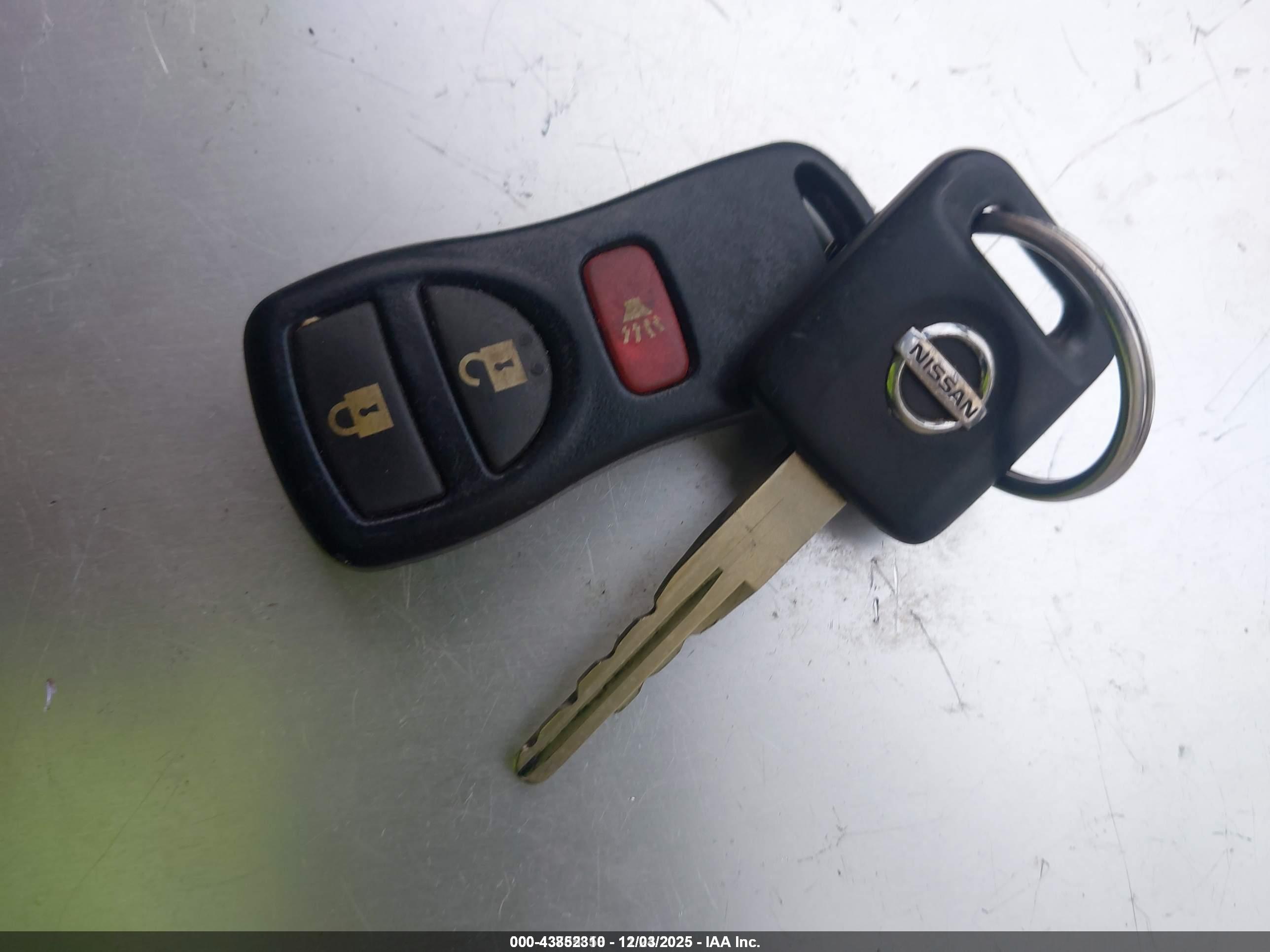 NISSAN VERSA image 11