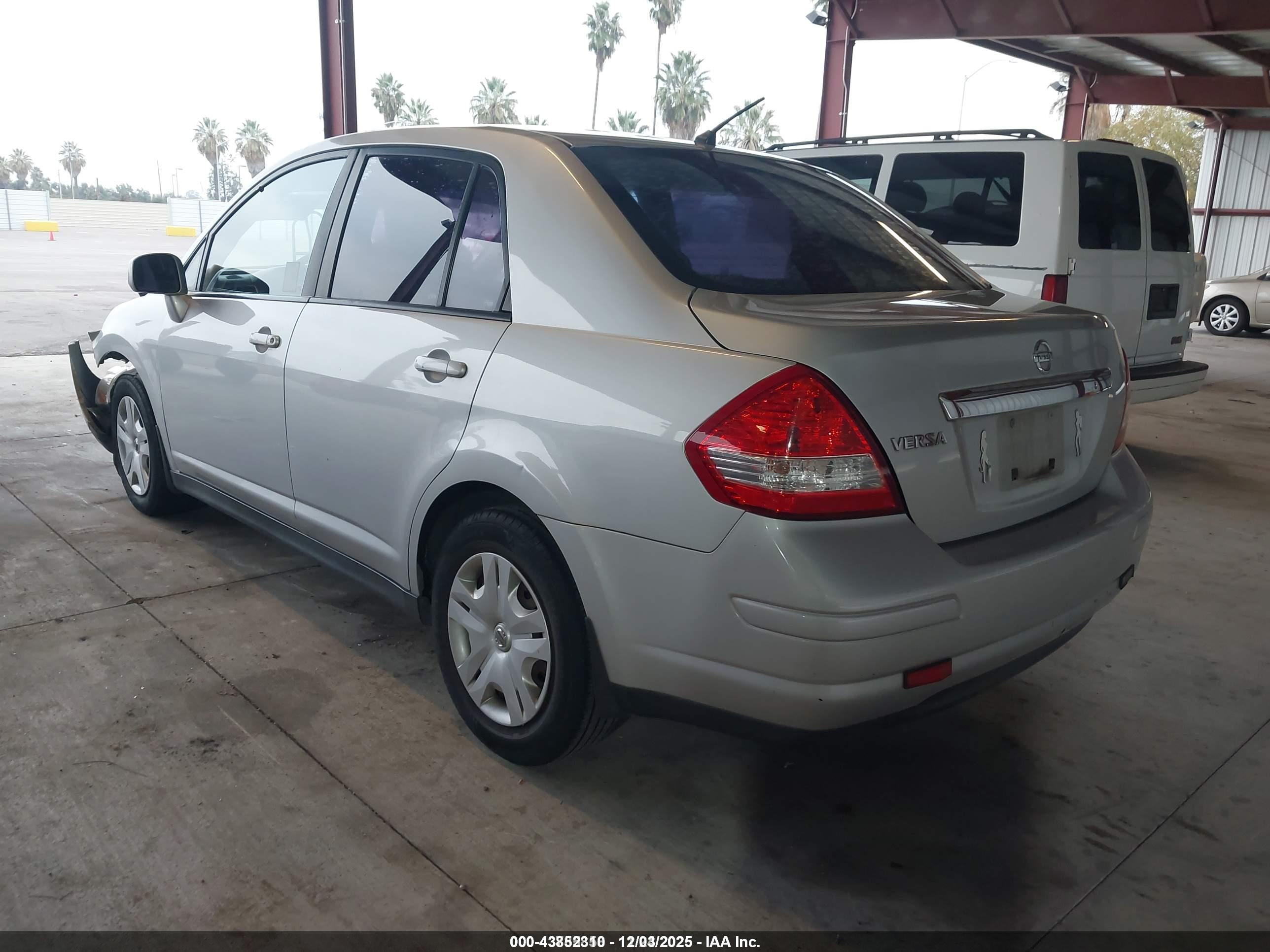 NISSAN VERSA image 3