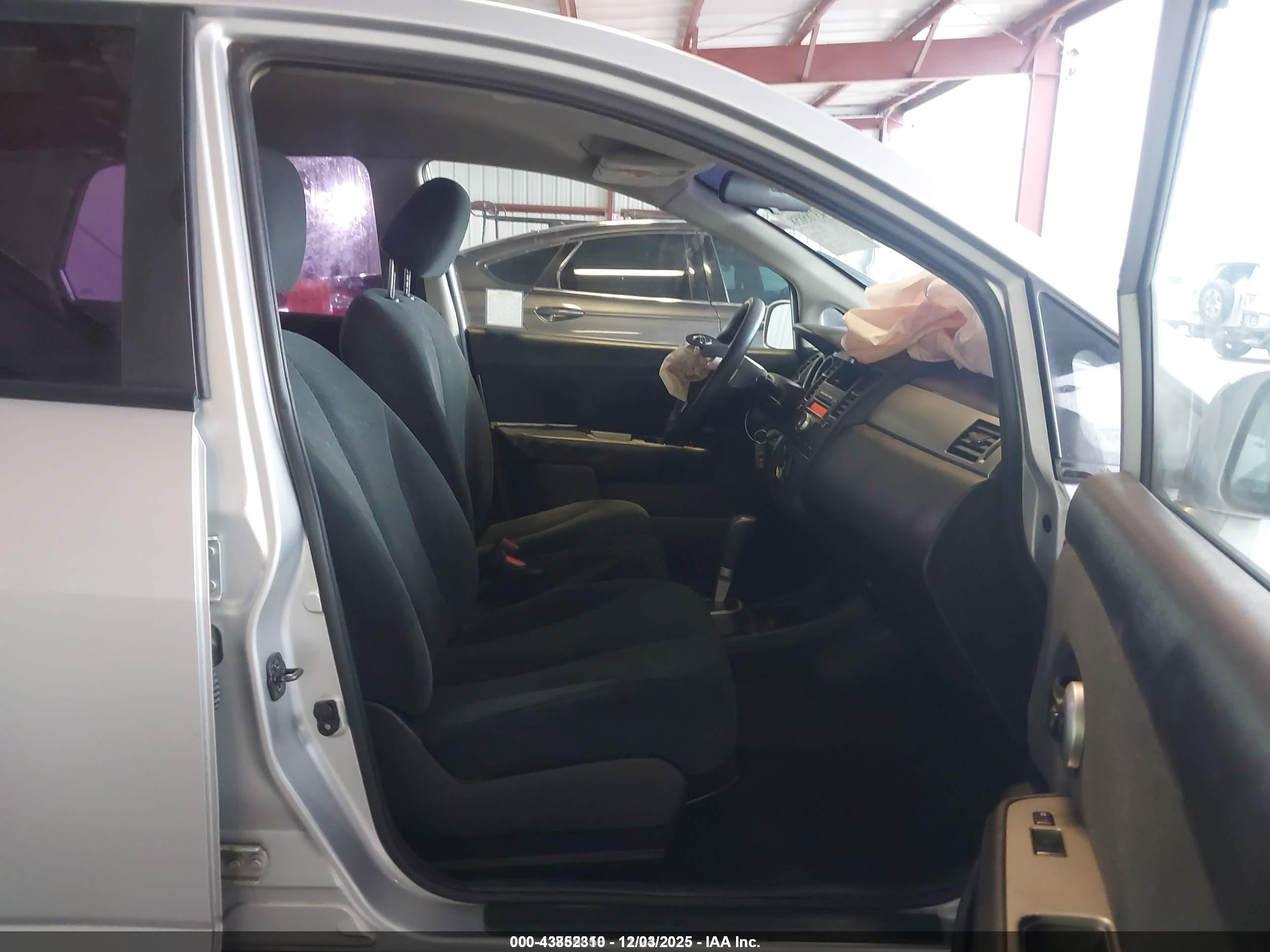 NISSAN VERSA image 5