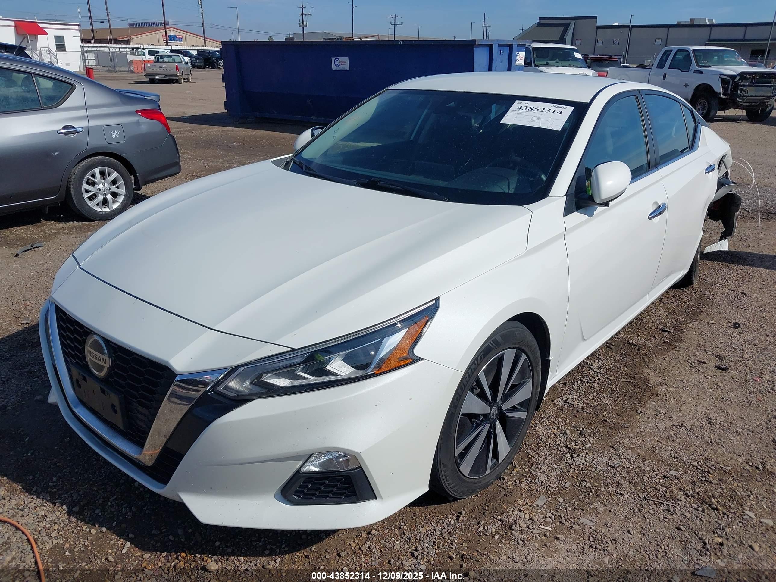 NISSAN ALTIMA image 2
