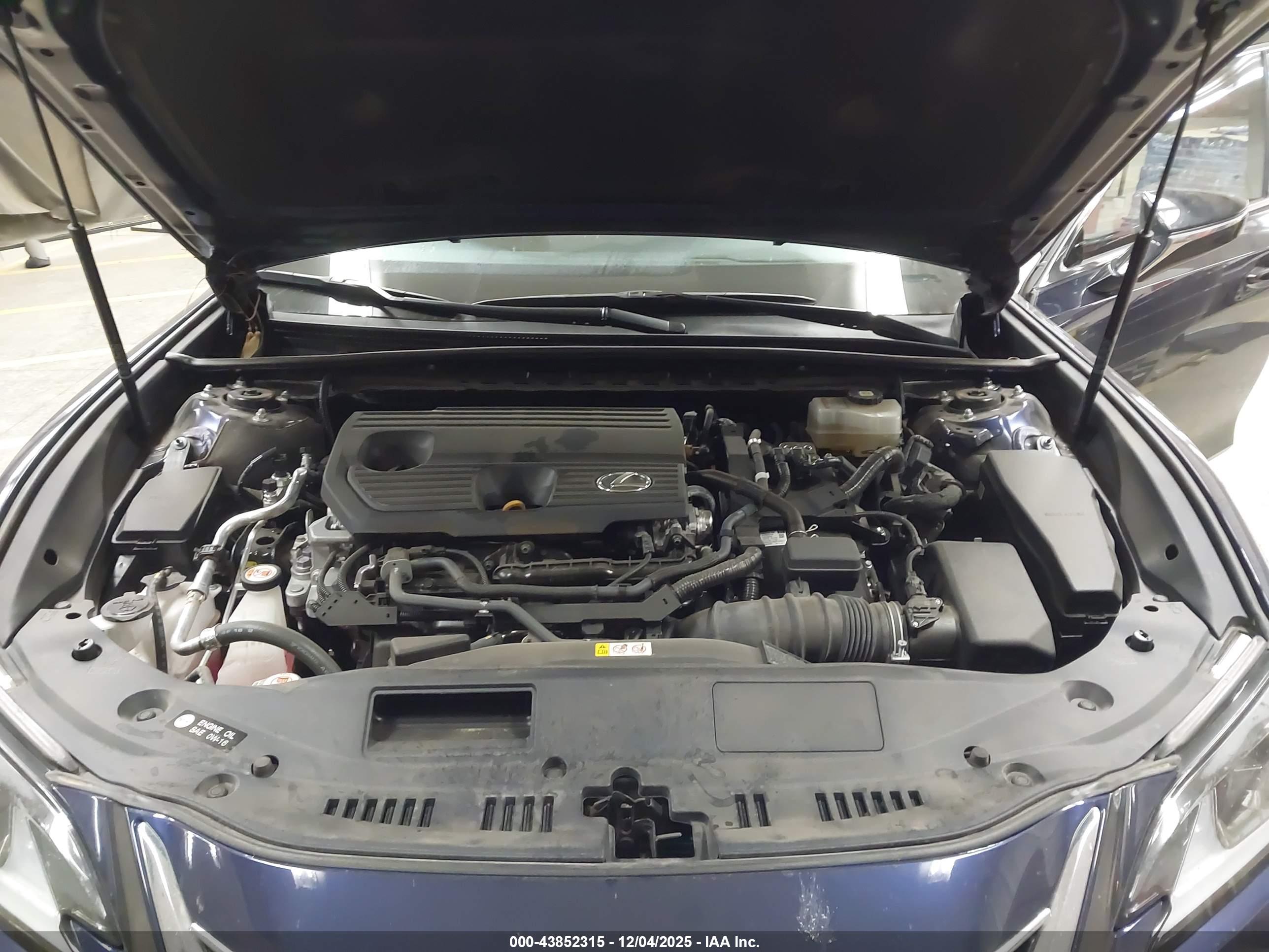 LEXUS ES image 10