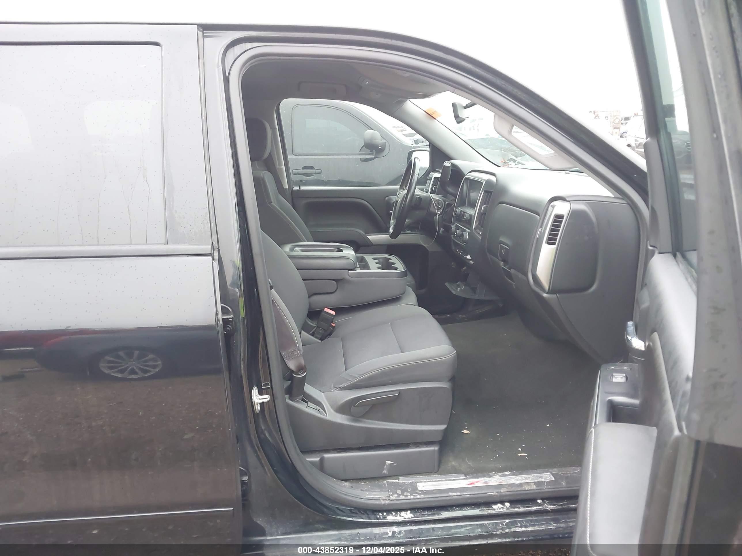 CHEVROLET SILVERADO image 5