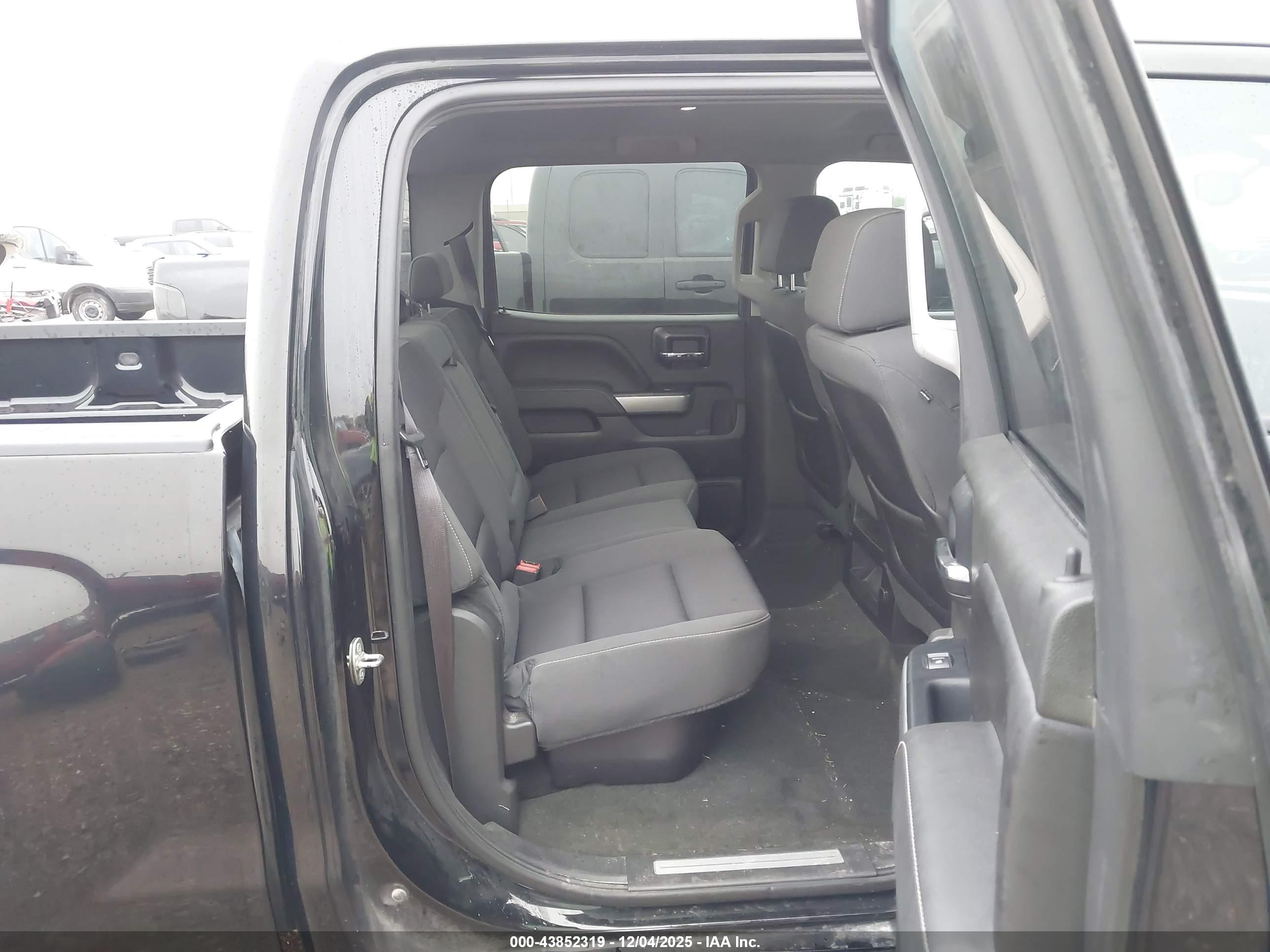 CHEVROLET SILVERADO image 8