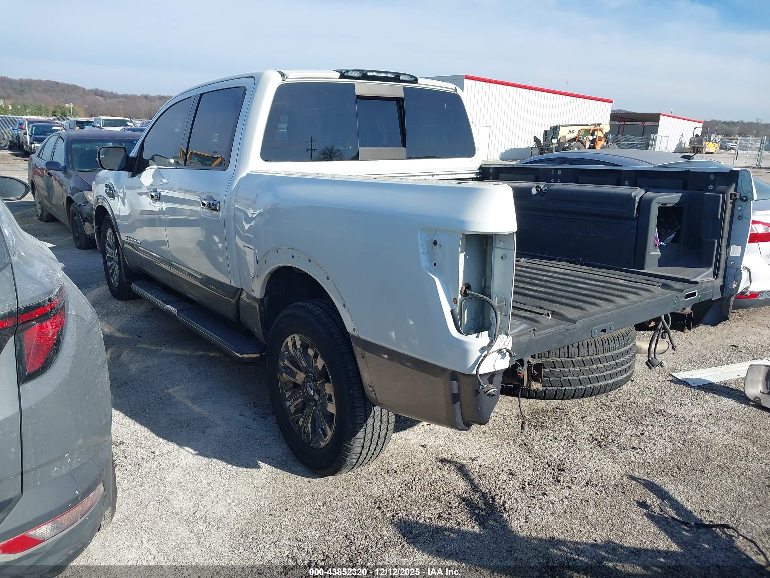 NISSAN TITAN image 3