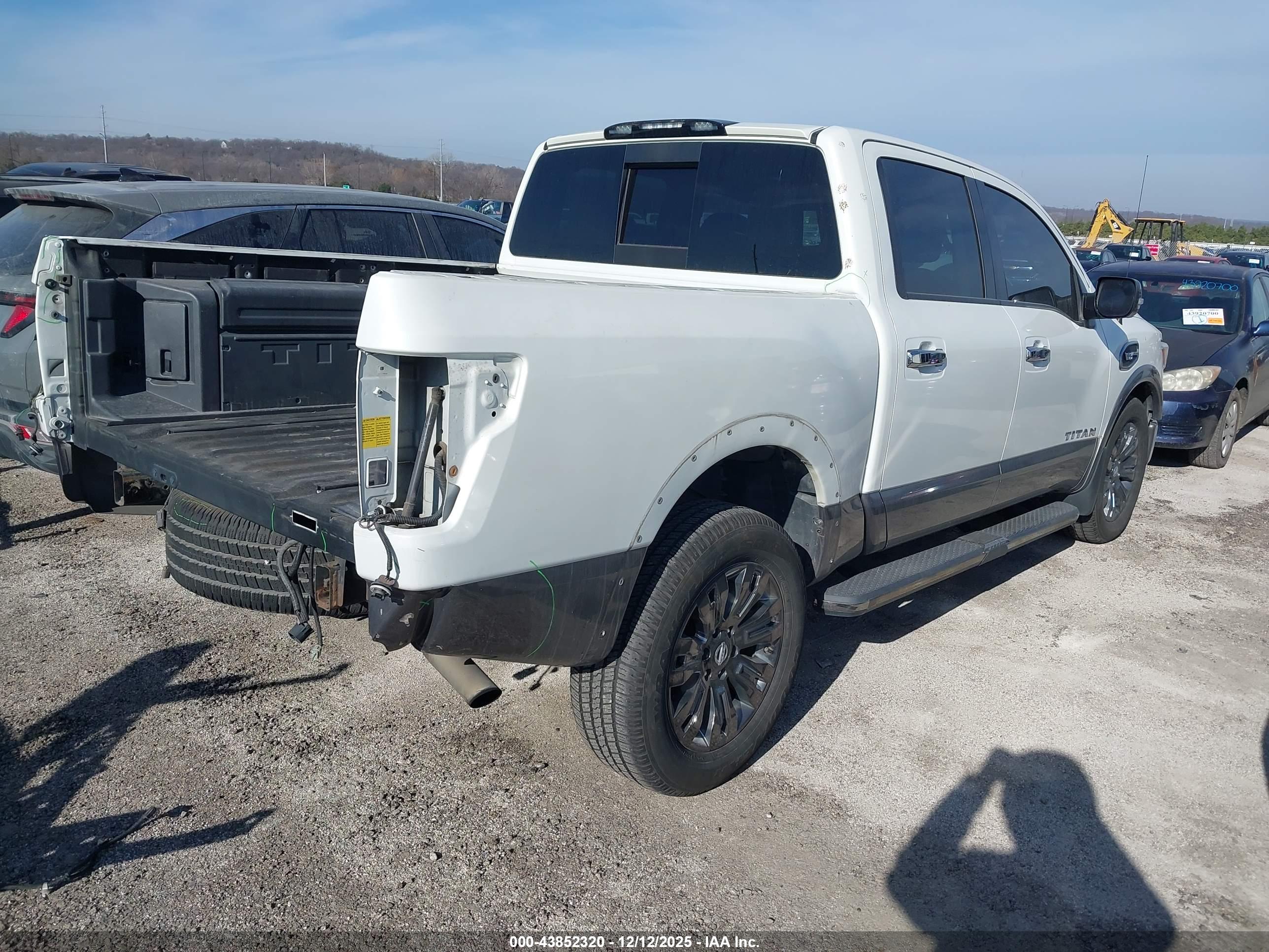 NISSAN TITAN image 4