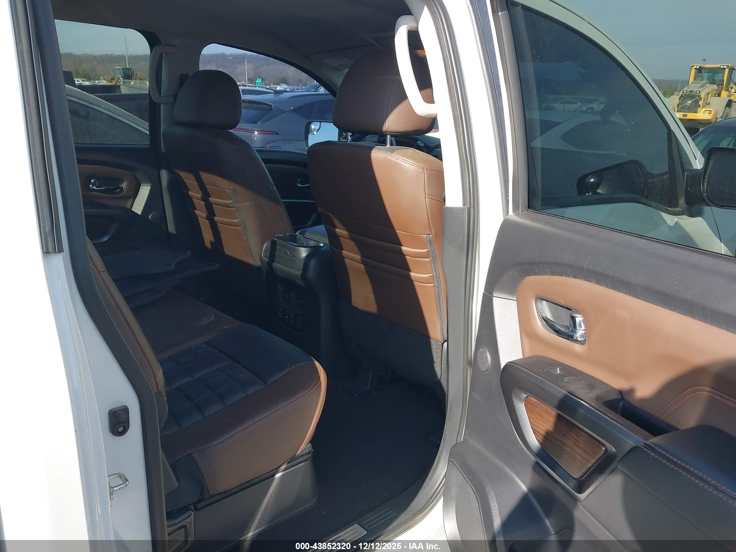 NISSAN TITAN image 8